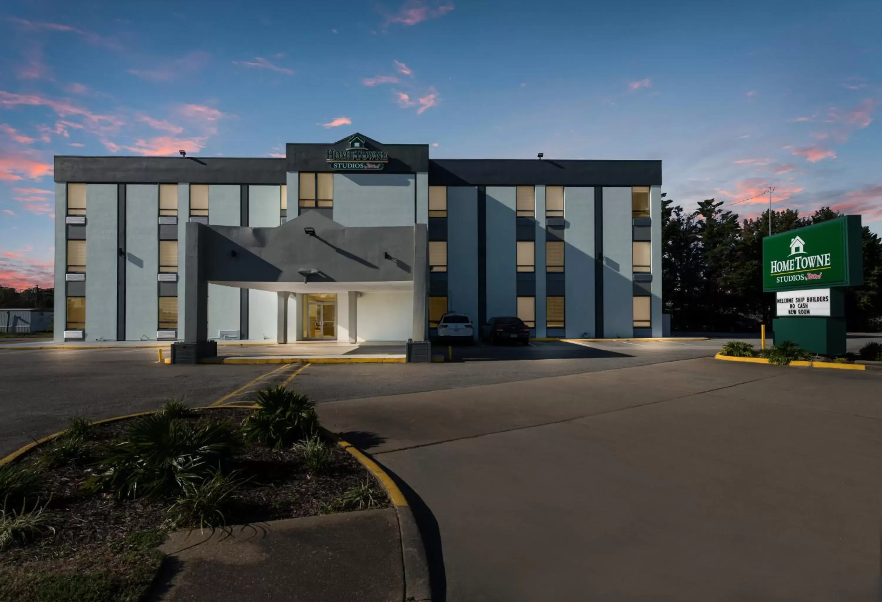 Property building in HomeTowne Studios by Red Roof Newport News - Hampton West Property building in HomeTowne Studios by Red Roof Newport News - Hampton West