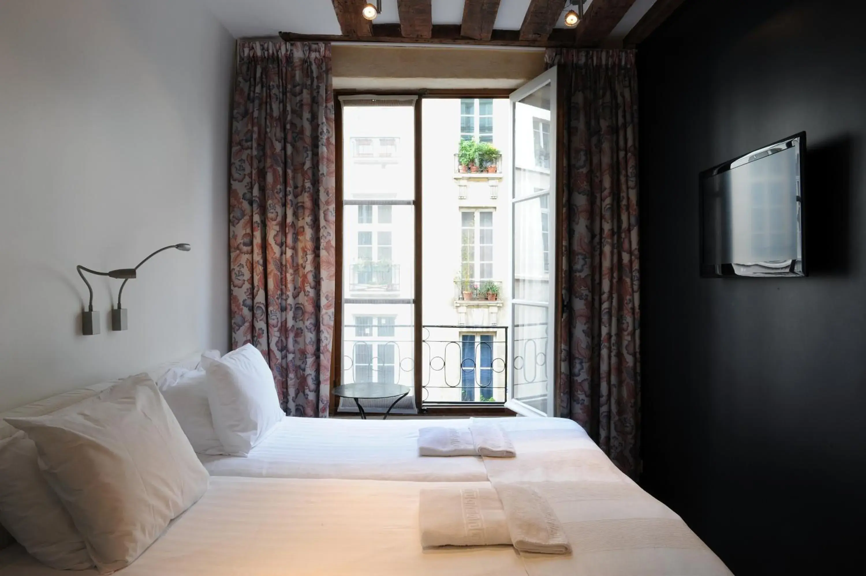 View (from property/room), Bed in Boutique Hotel de la Place des Vosges