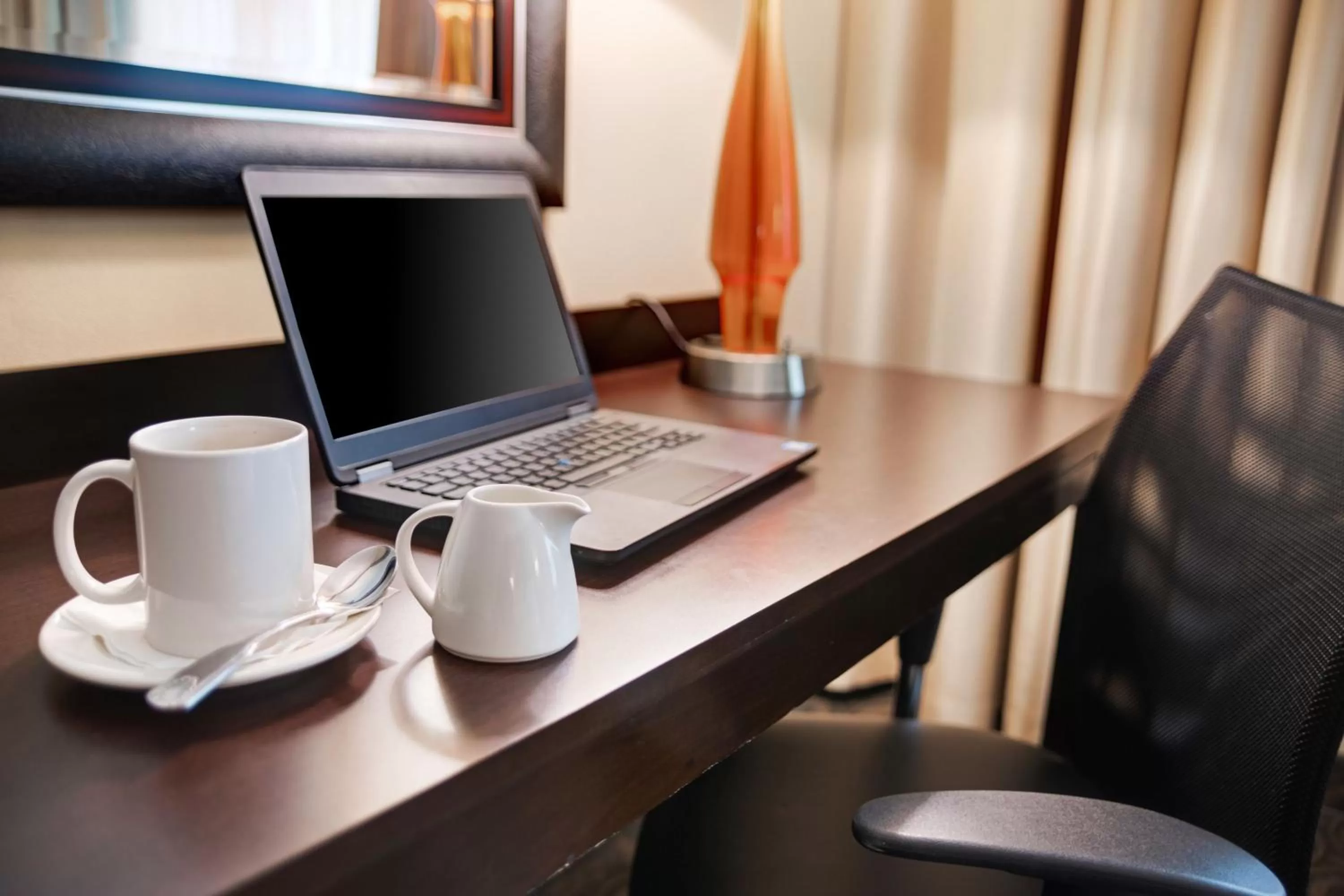 Bedroom in Crowne Plaza Houston Galleria Area by IHG