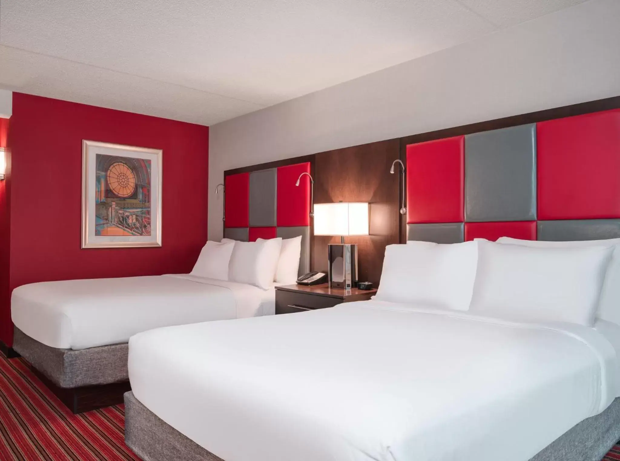 Photo of the whole room, Bed in Crowne Plaza Indianapolis-Dwtn-Union Stn, an IHG Hotel