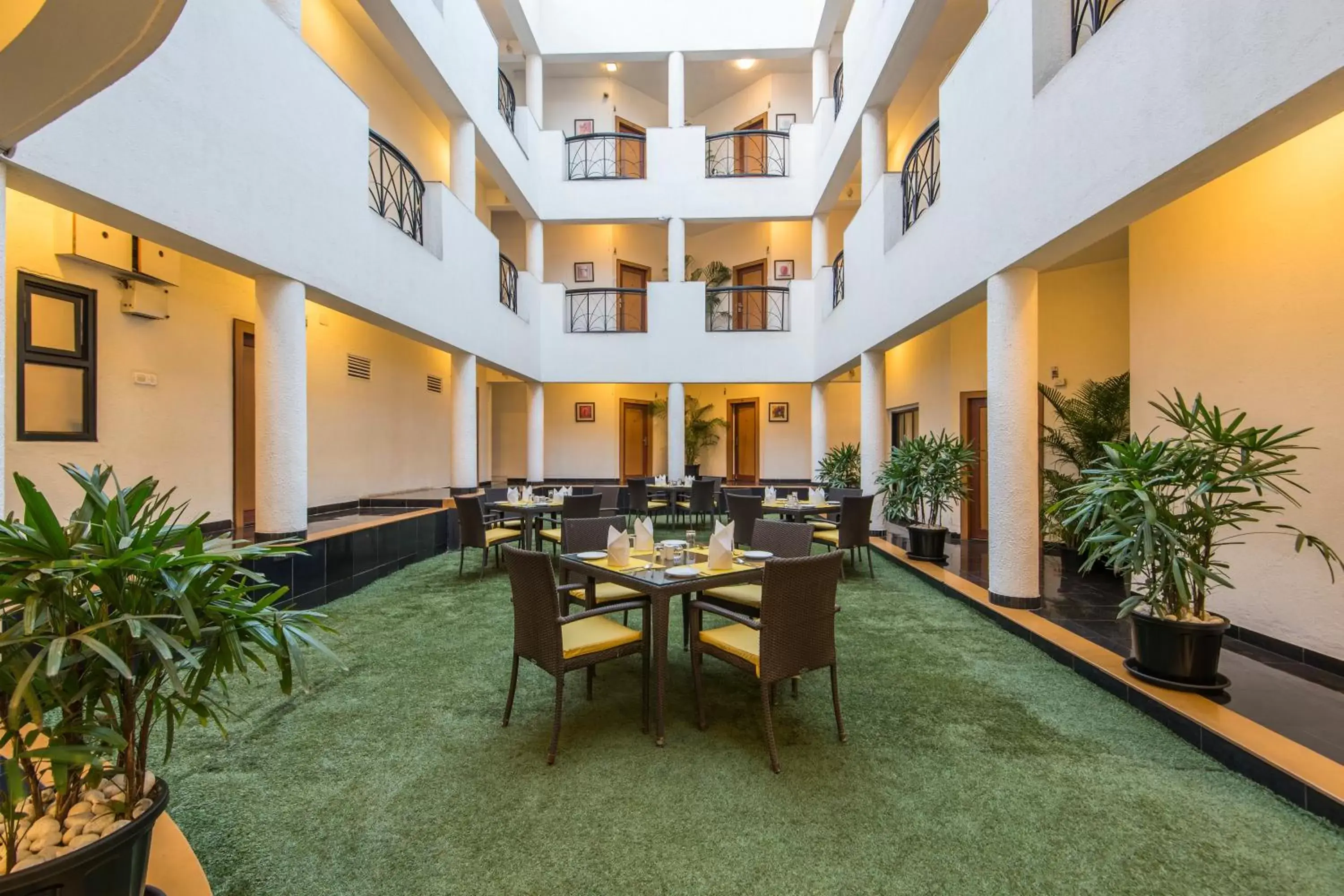 Restaurant/places to eat in Hotel Phoenix Koregaon Park Restaurant/places to eat in Hotel Phoenix Koregaon Park