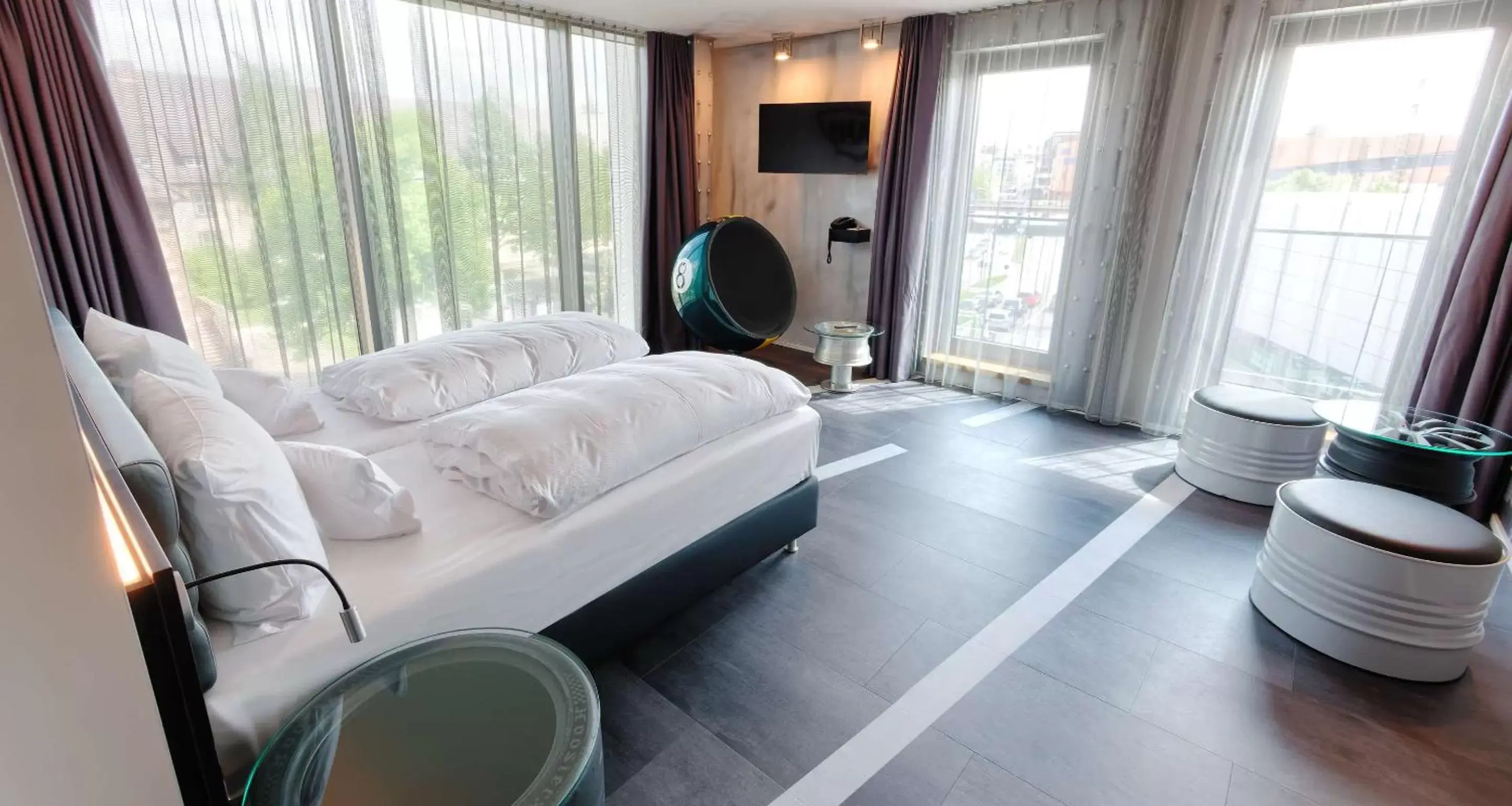 Bedroom, Seating Area in V8 HOTEL Motorworld Region Stuttgart