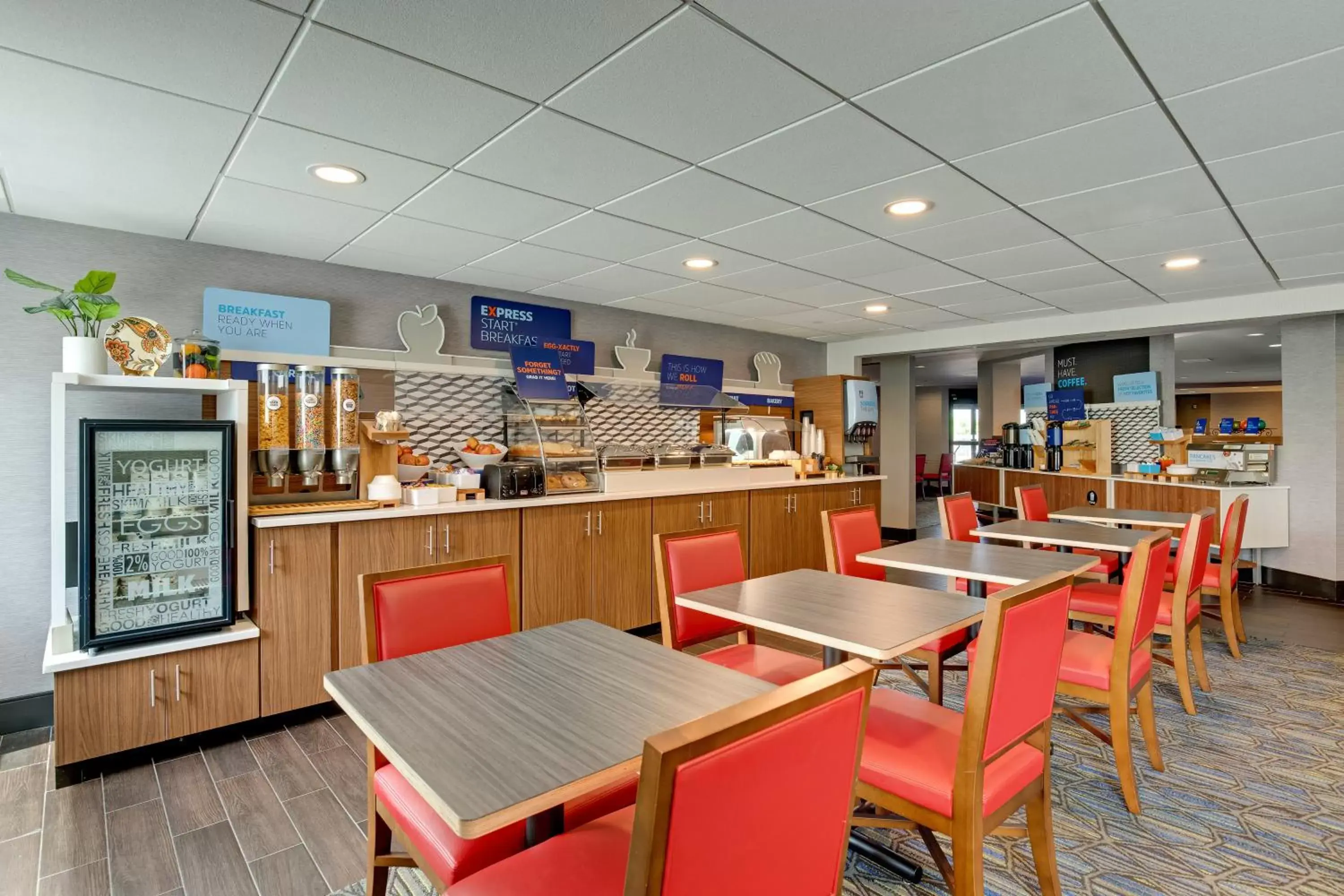 Breakfast, Restaurant/Places to Eat in Holiday Inn Express Nashville W-I40, an IHG Hotel