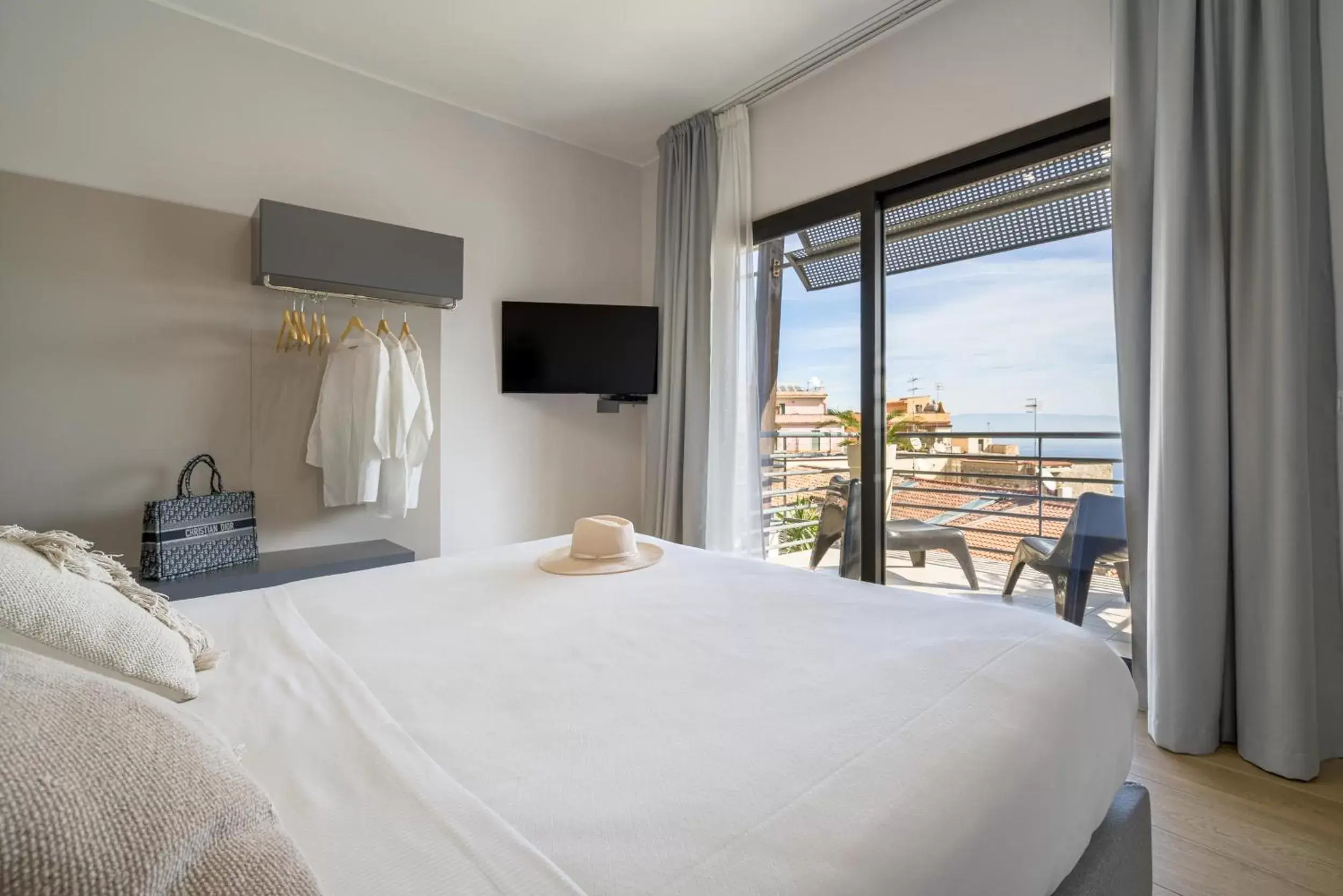 Balcony/Terrace, Bed in Taormina Palace Hotel