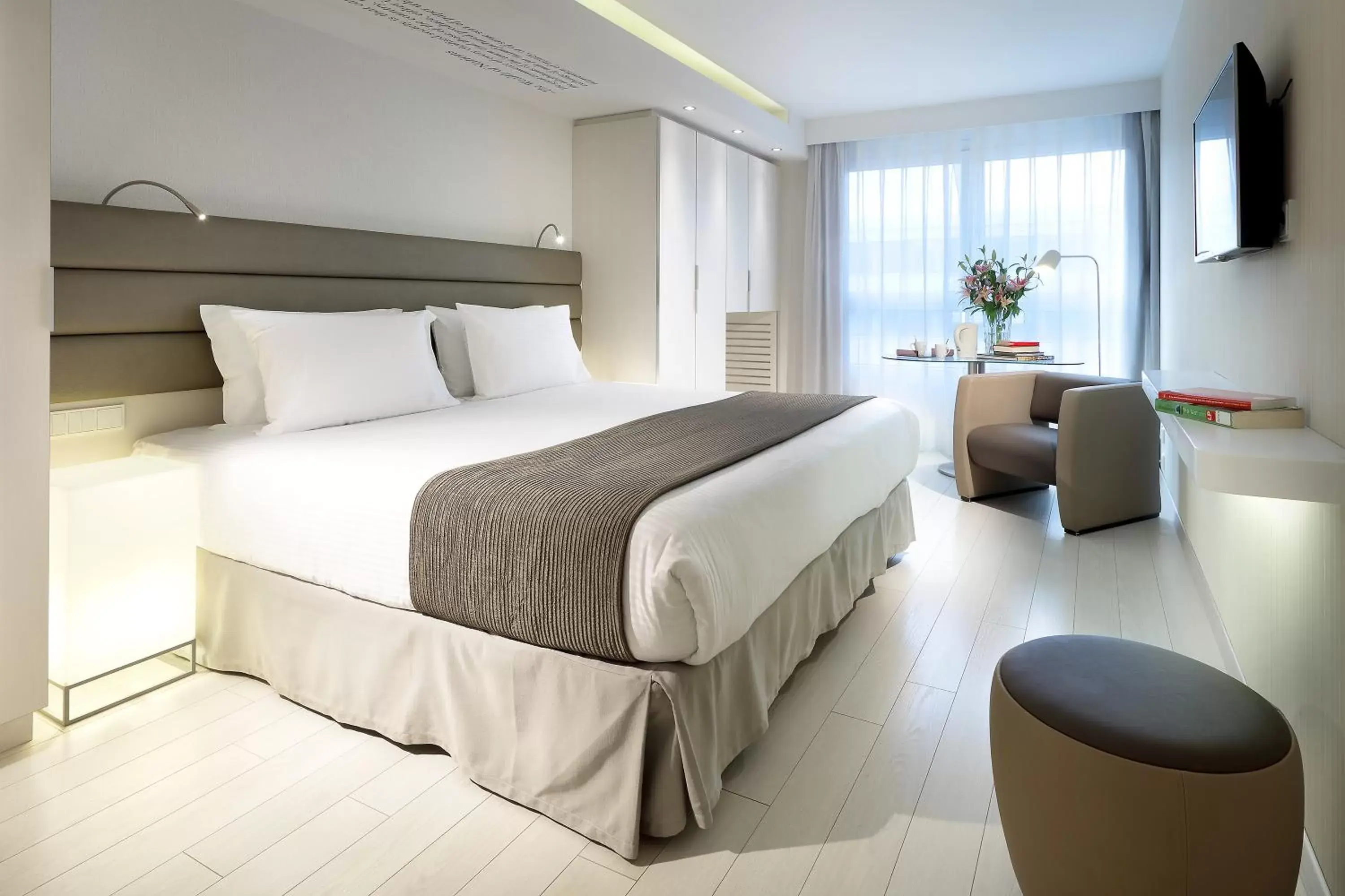 Photo of the whole room, Bed in Eurostars Book Hotel