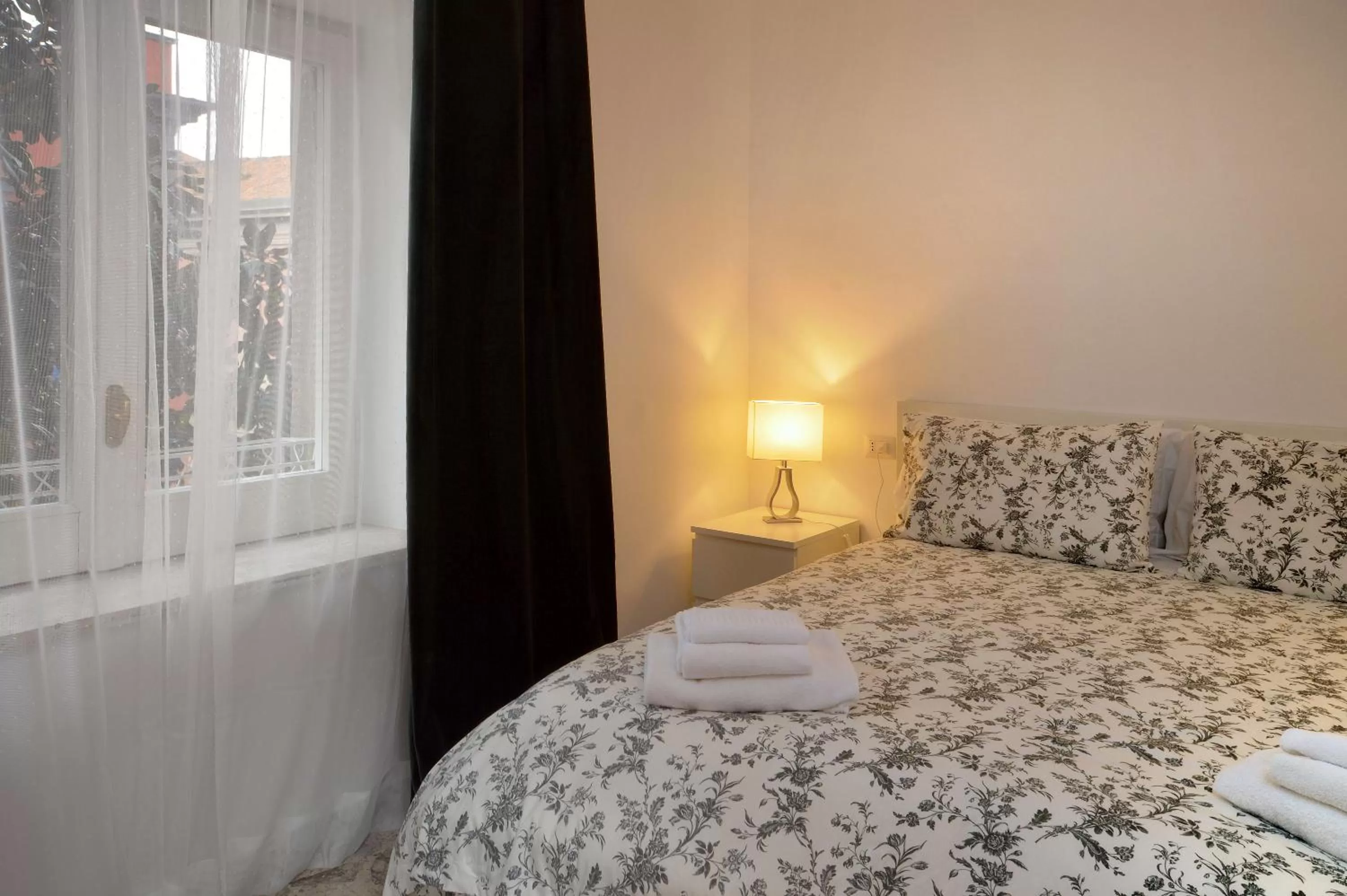 Photo of the whole room, Bed in La Locanda Dell'Arte-Museo