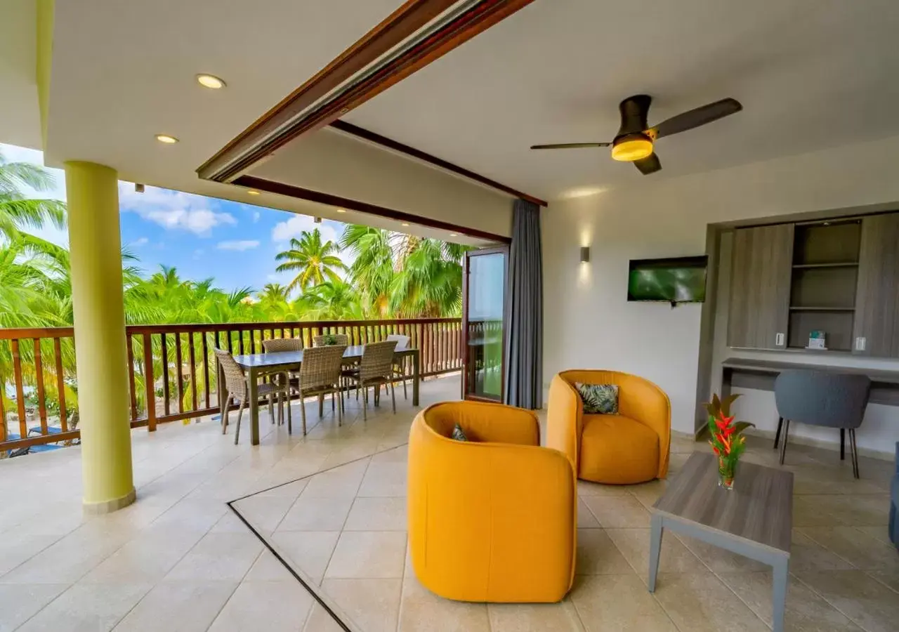 Balcony/Terrace in LionsDive Beach Resort