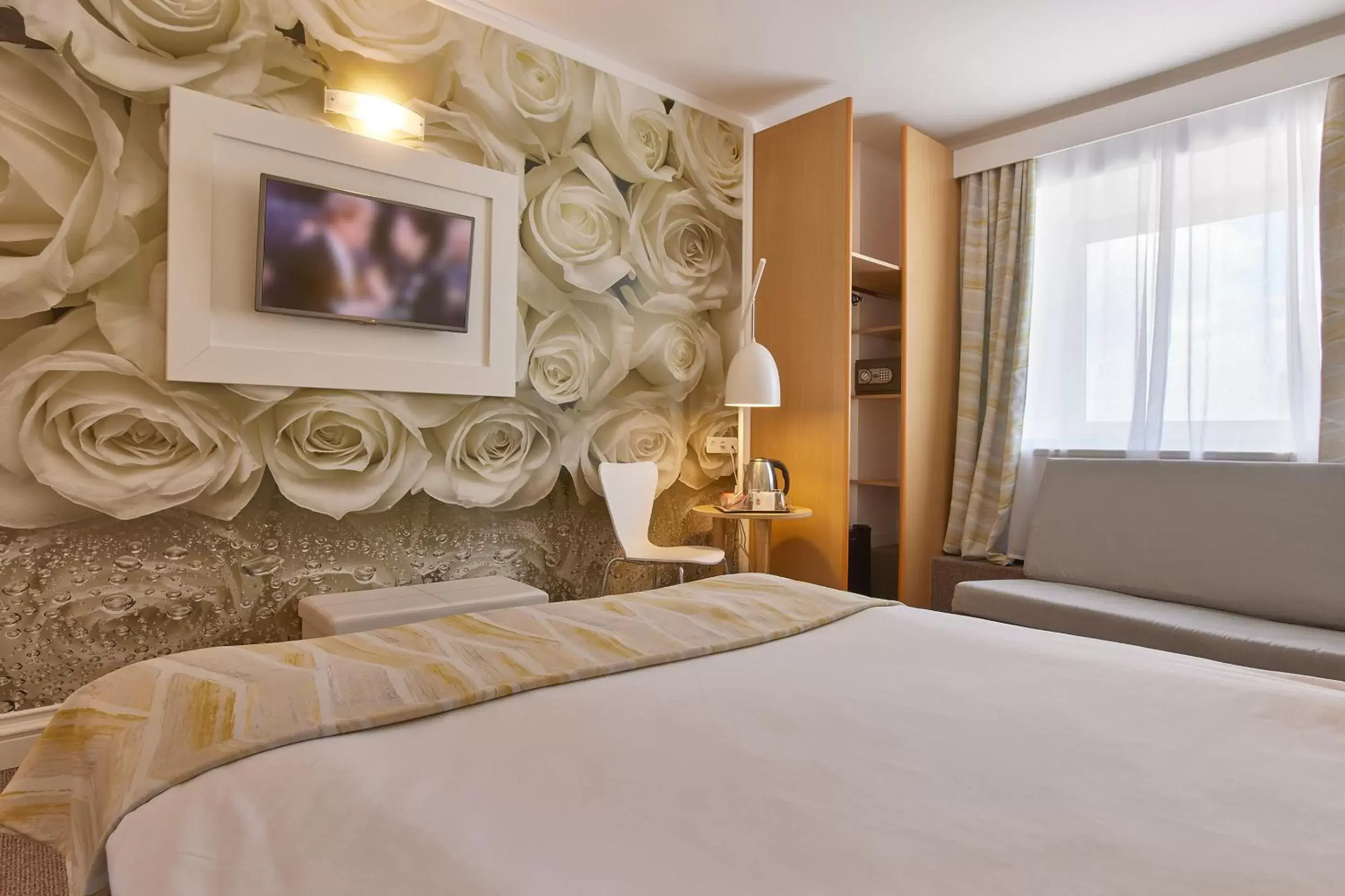 Photo of the whole room, Bed in MyContinental Bucuresti Gara de Nord