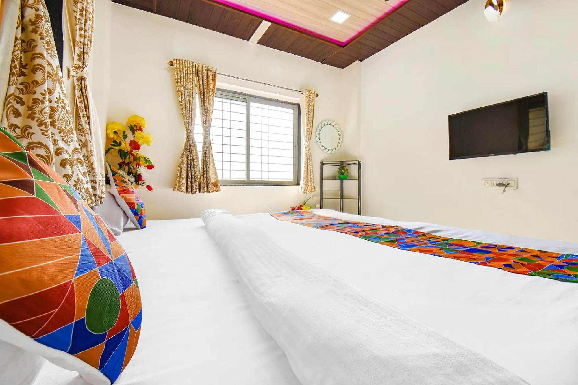 Communal lounge/ TV room, Bed in FabExpress Vardhan Executive
