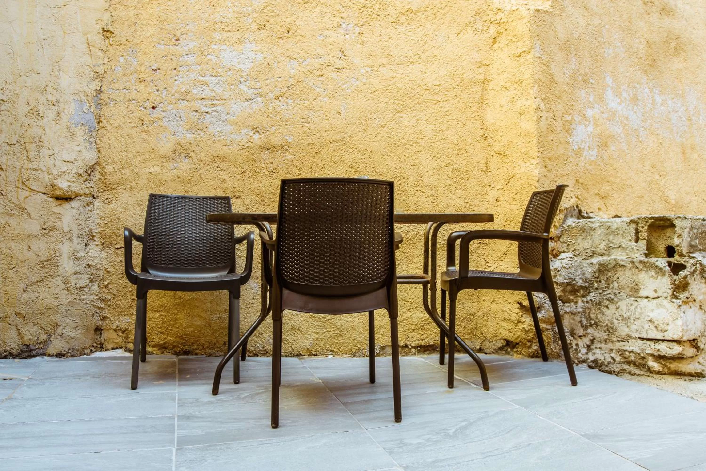 Patio in Deluxe Suites