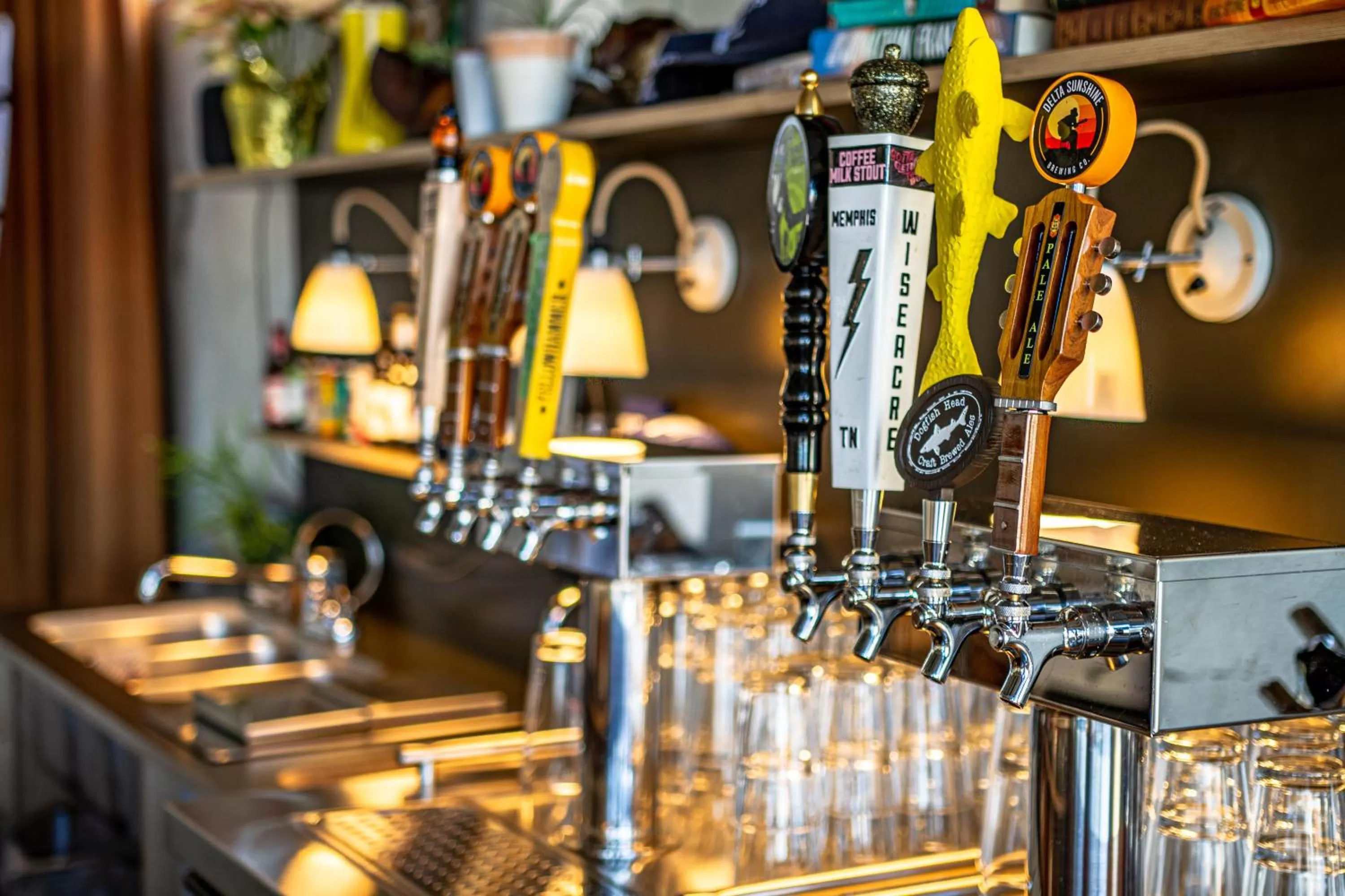 Lounge or bar in Travelers Hotel