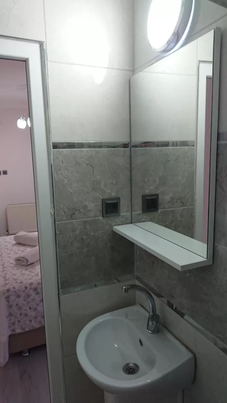 Ali's Pension ada alis