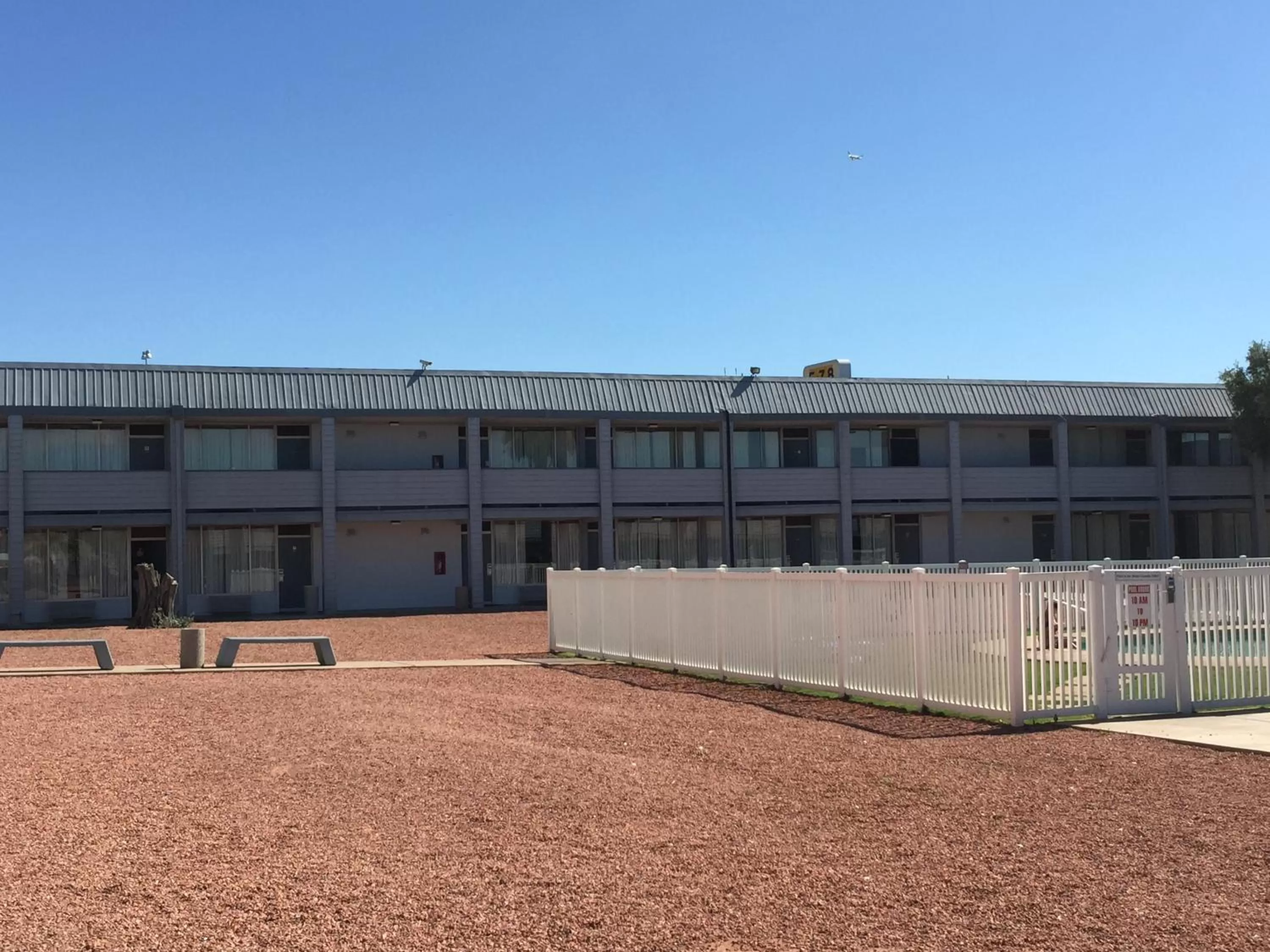 Property building in EZ 8 Motel Airporter