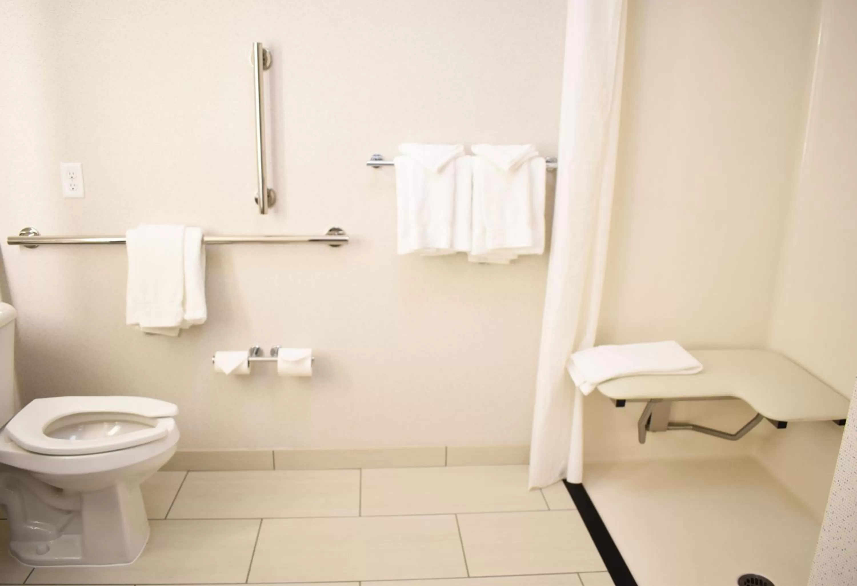 Photo of the whole room in Holiday Inn Express & Suites Albany by IHG