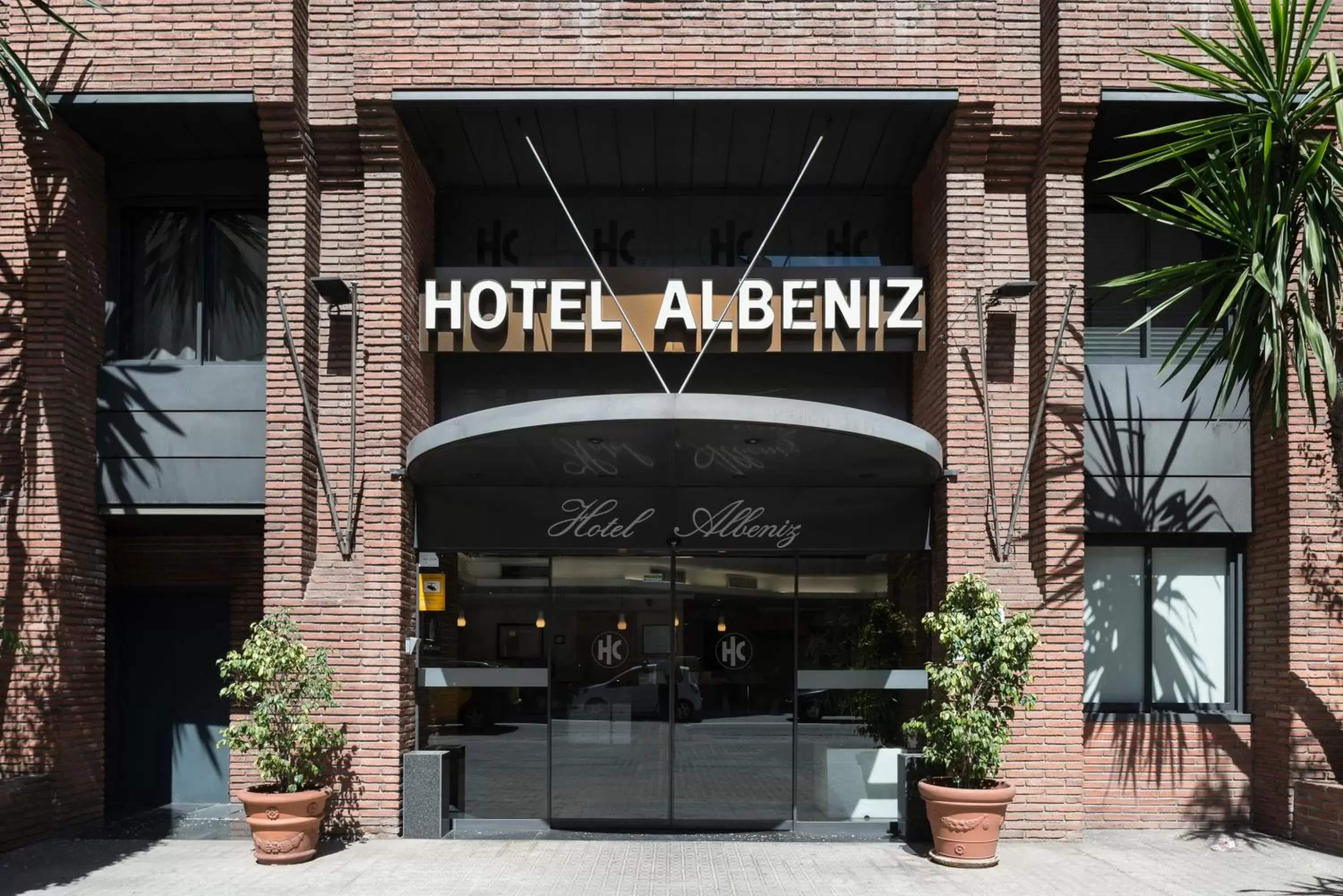 Facade/entrance in Catalonia Albeniz Facade/entrance in Catalonia Albeniz