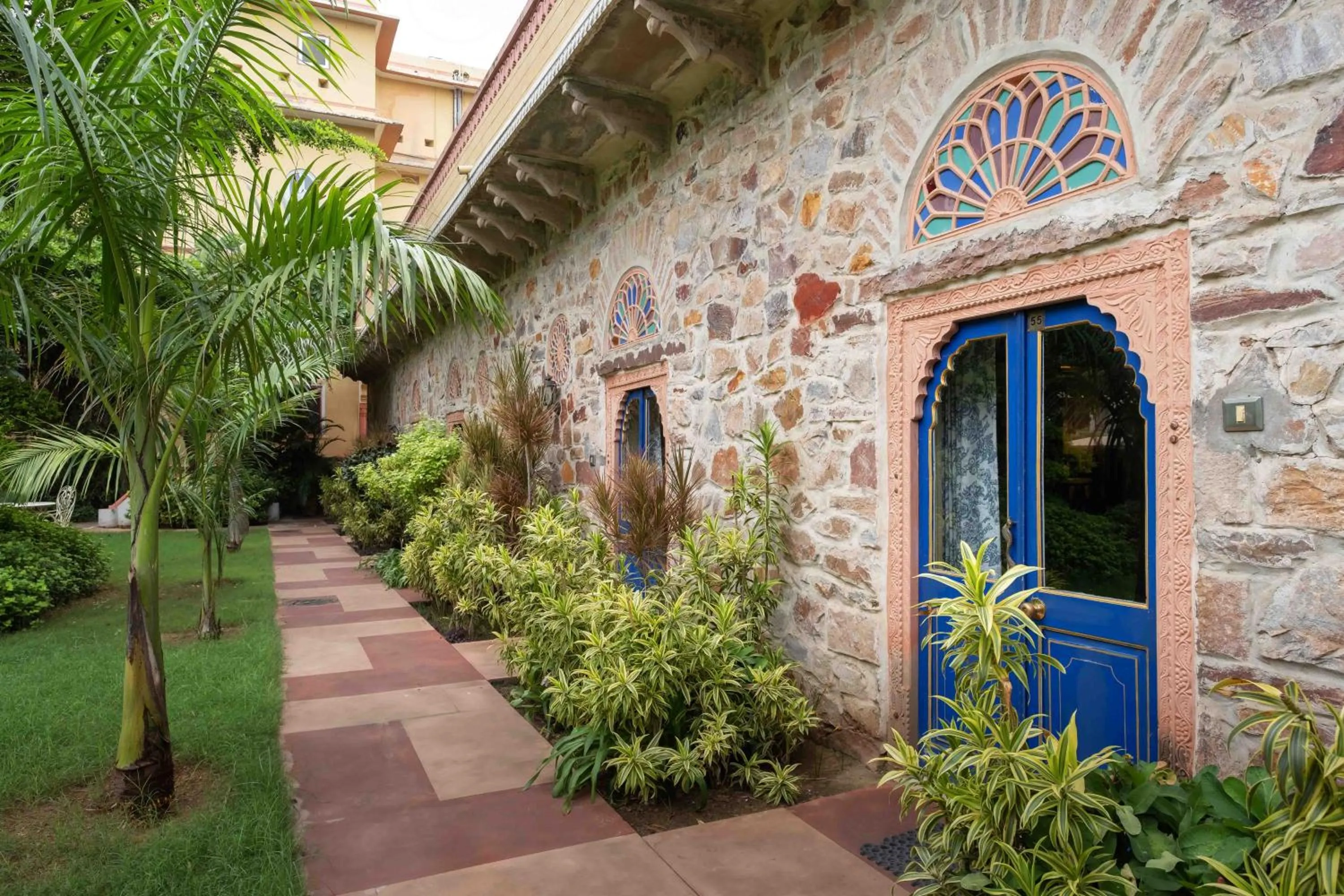 Garden view in Hotel Narain Niwas Palace