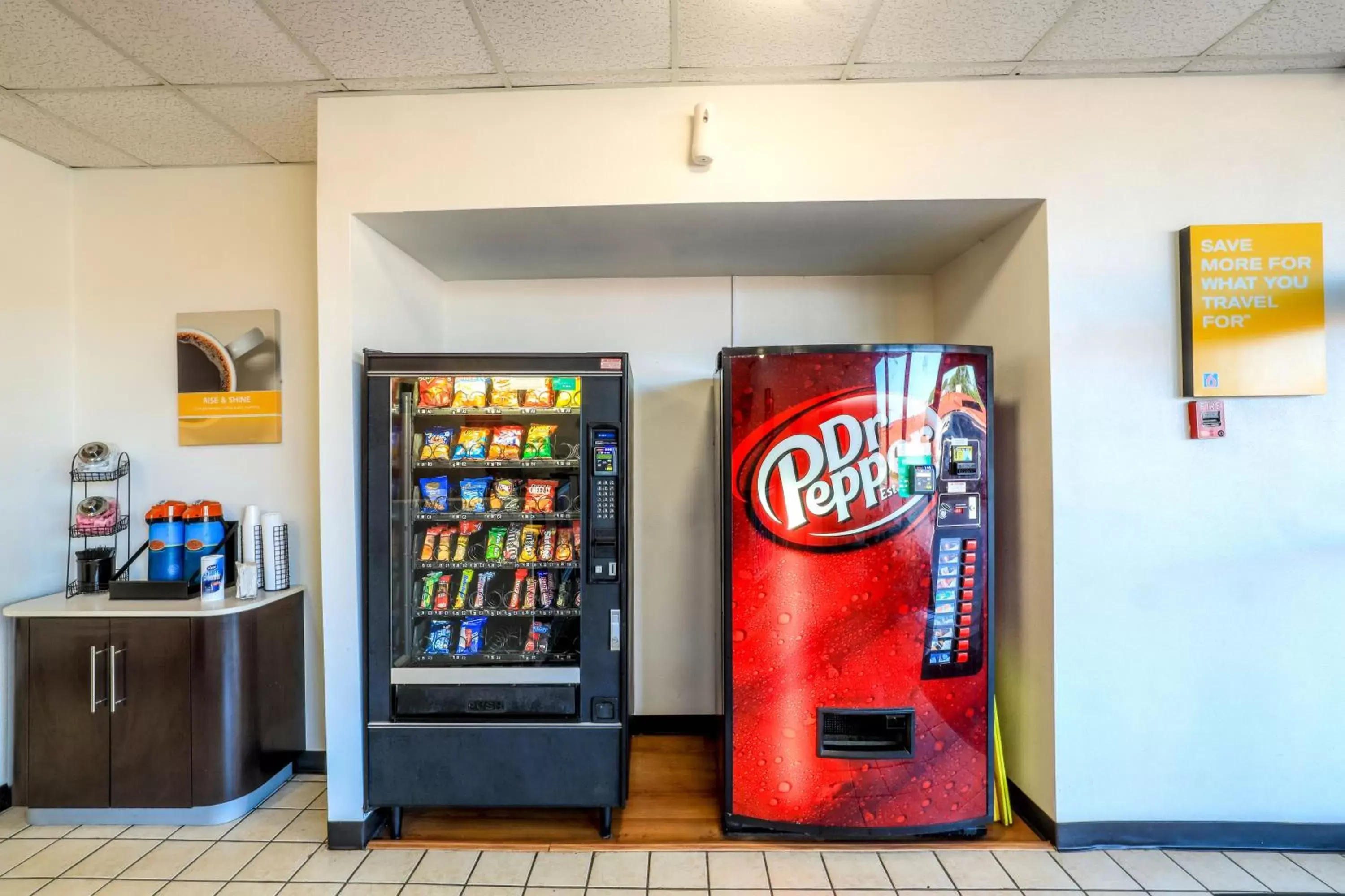 Food and drinks in Motel 6-Longview, TX - North