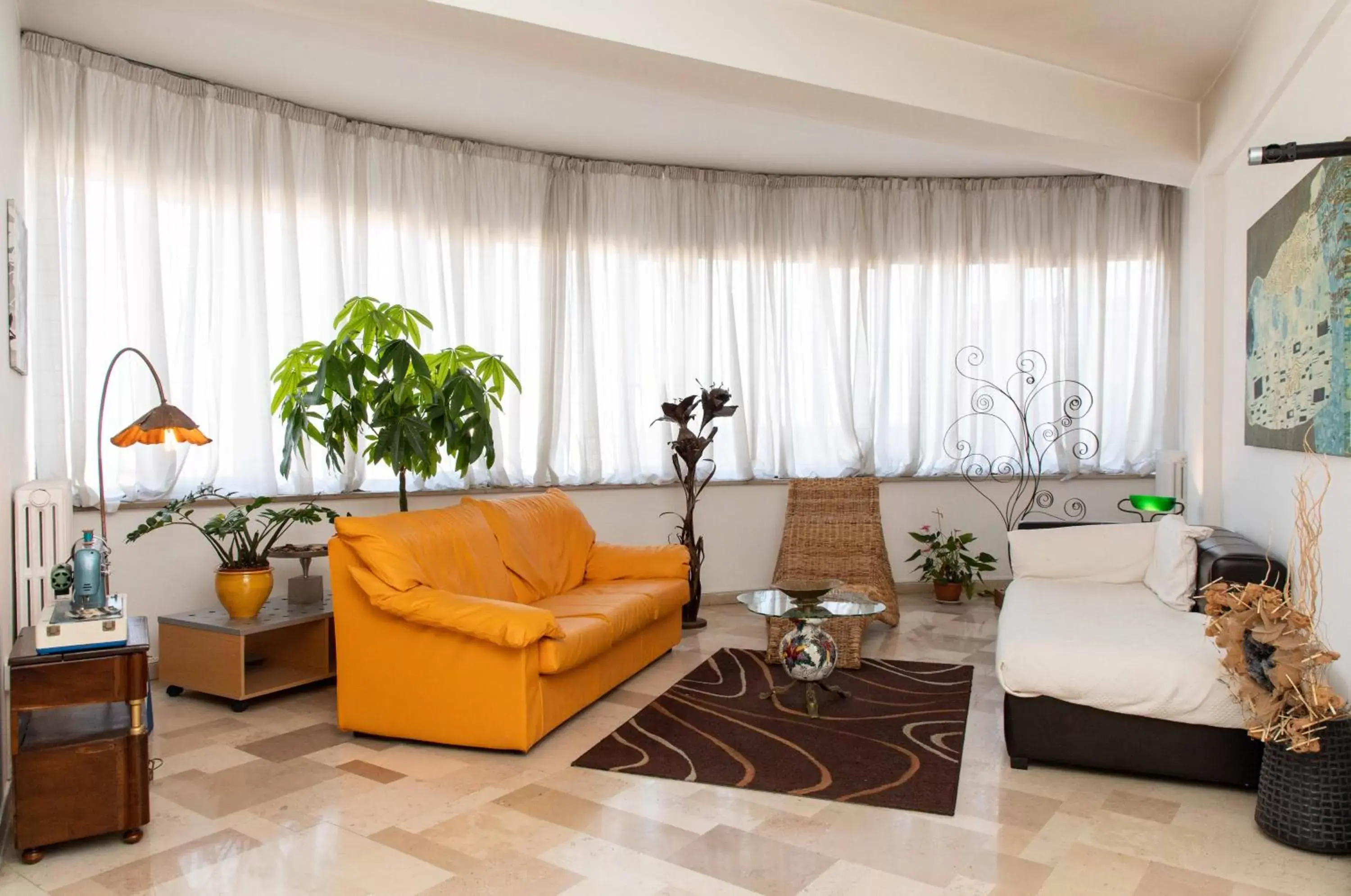 Communal lounge/ TV room, Seating Area in Hotel Solarium