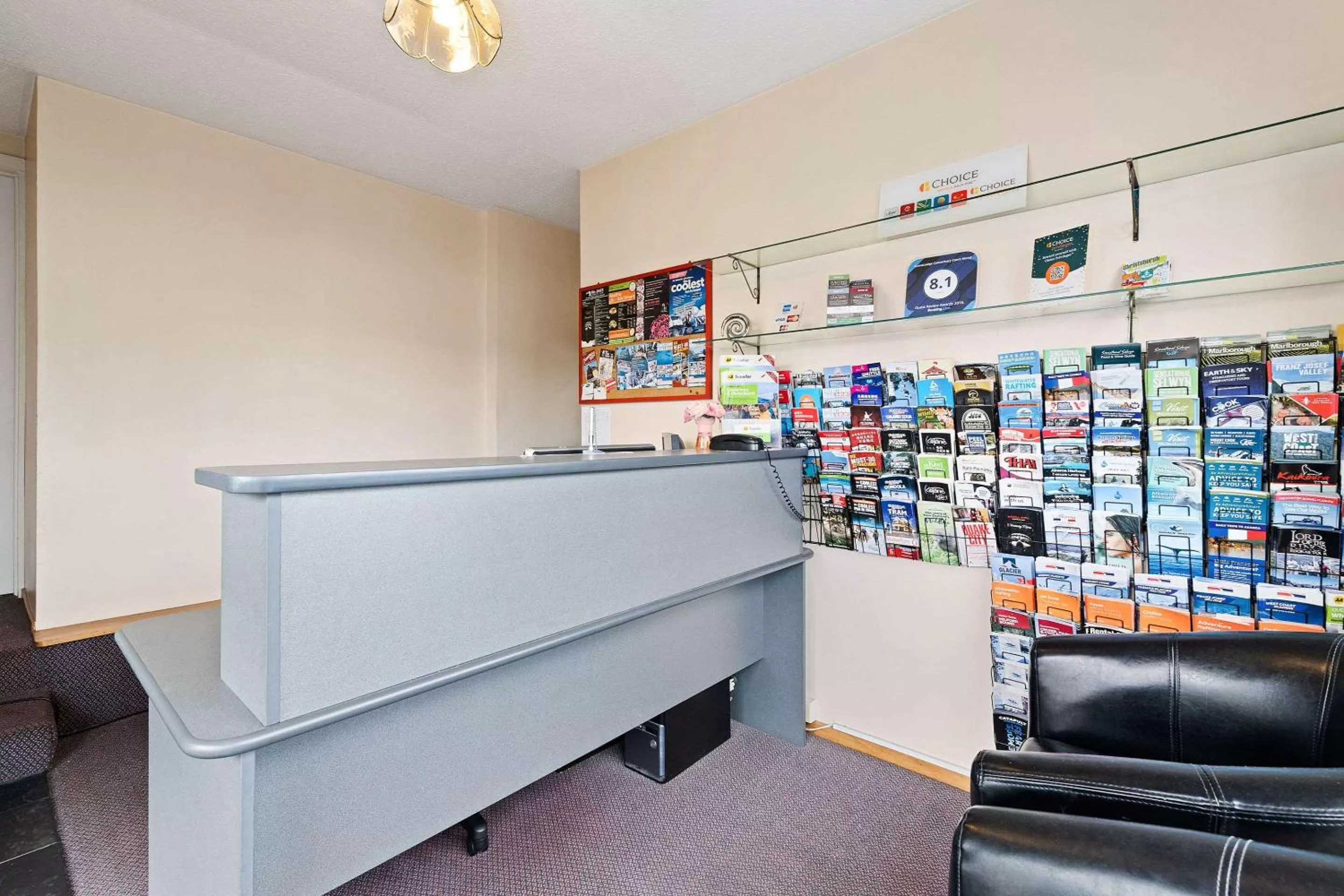 Lobby or reception in Econo Lodge Canterbury Court Motel