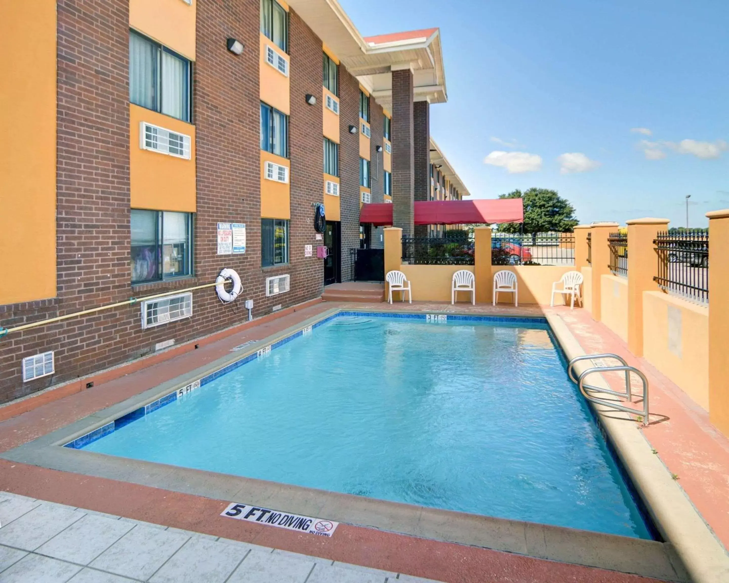 On site, Swimming Pool in Quality Inn DFW Airport North - Irving