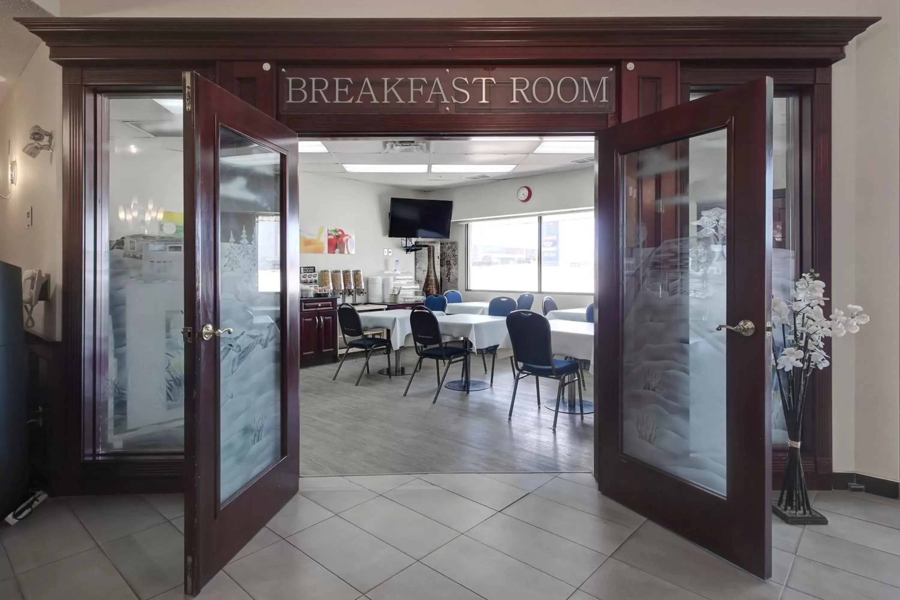 Restaurant/places to eat in Ramada by Wyndham Nisku Edmonton Airport