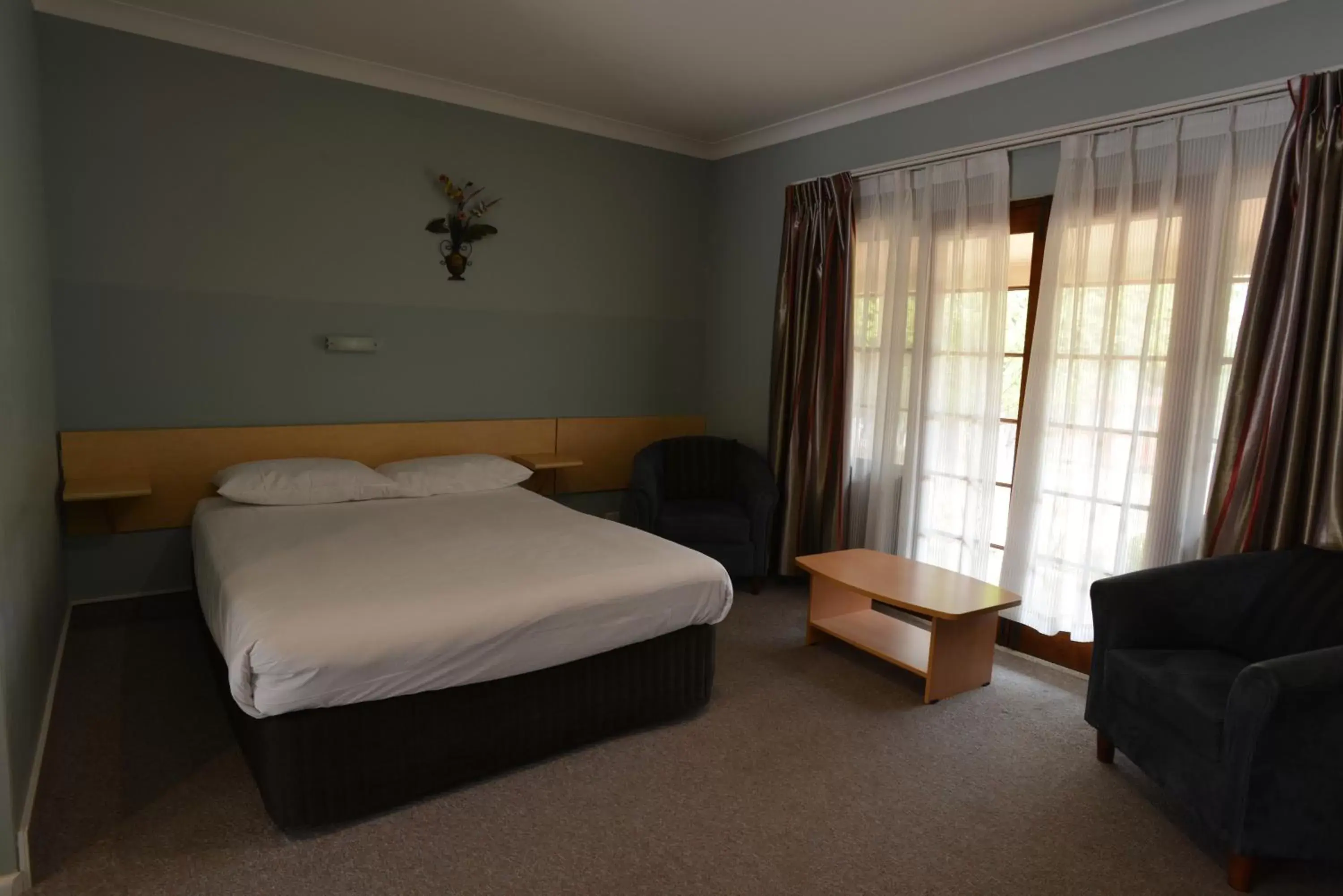 Bed in Poplars Inn Mittagong