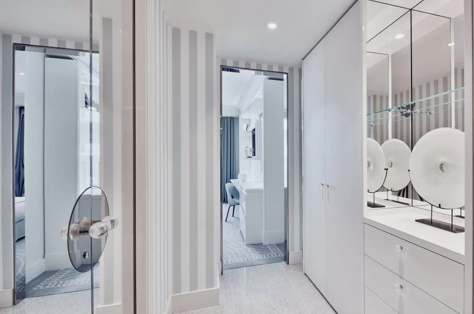 Bathroom in Hôtel Martinez, in The Unbound Collection by Hyatt