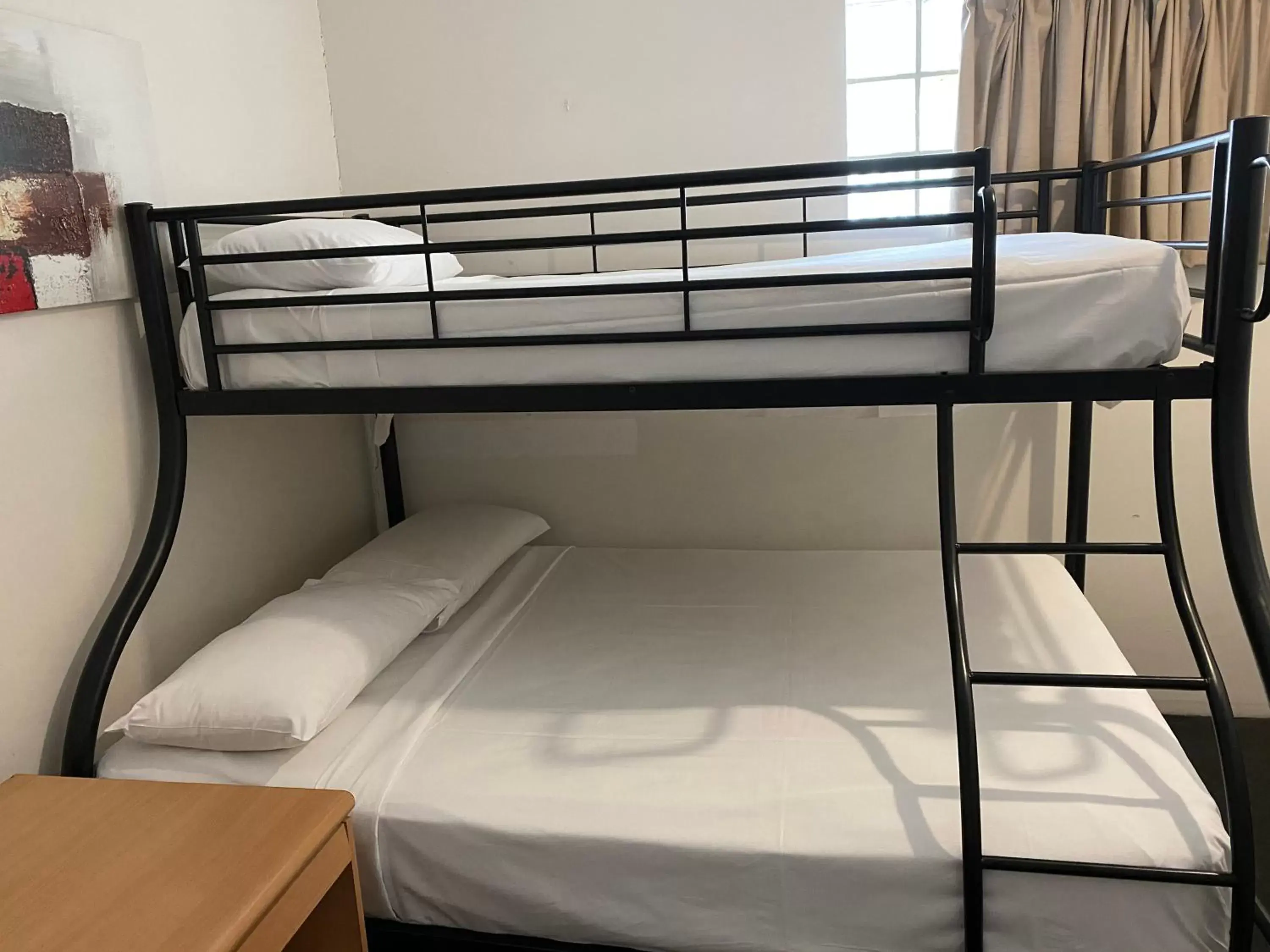 Bunk Bed in Cosmopolitan Motel & Serviced Apartments