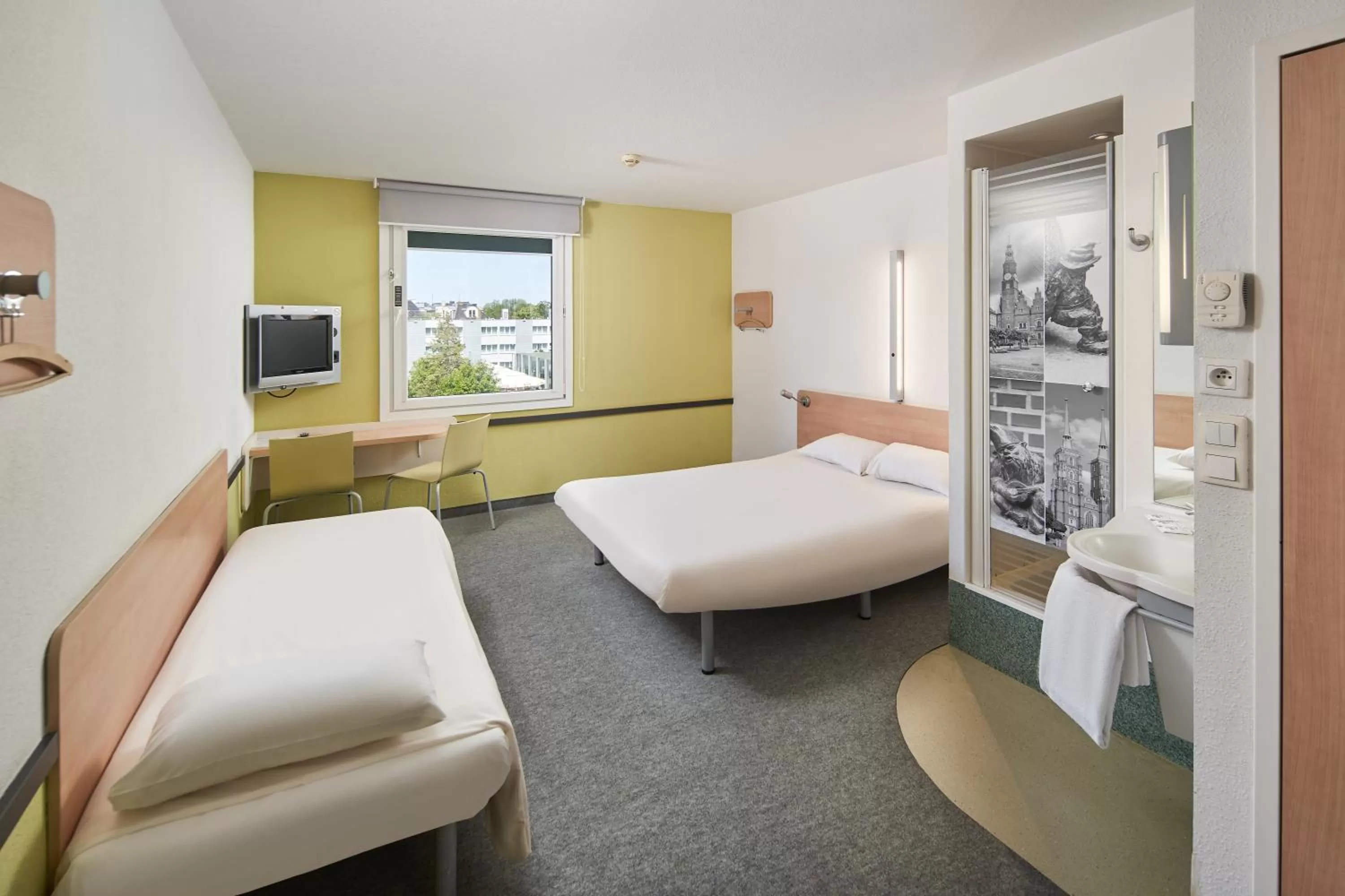 Bathroom, Bed in ibis budget Wrocław Południe