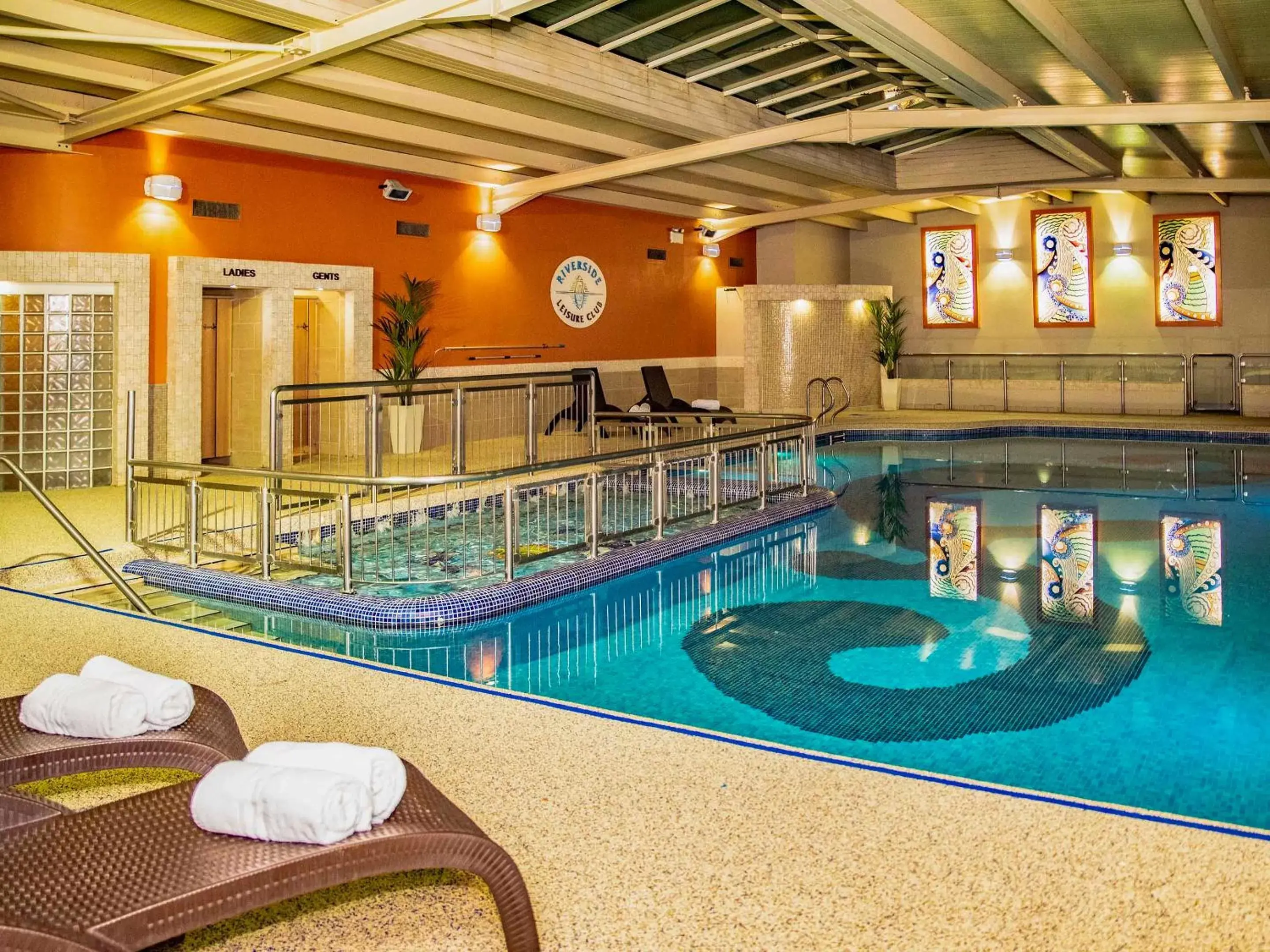 Swimming Pool in The Riverside Park Hotel