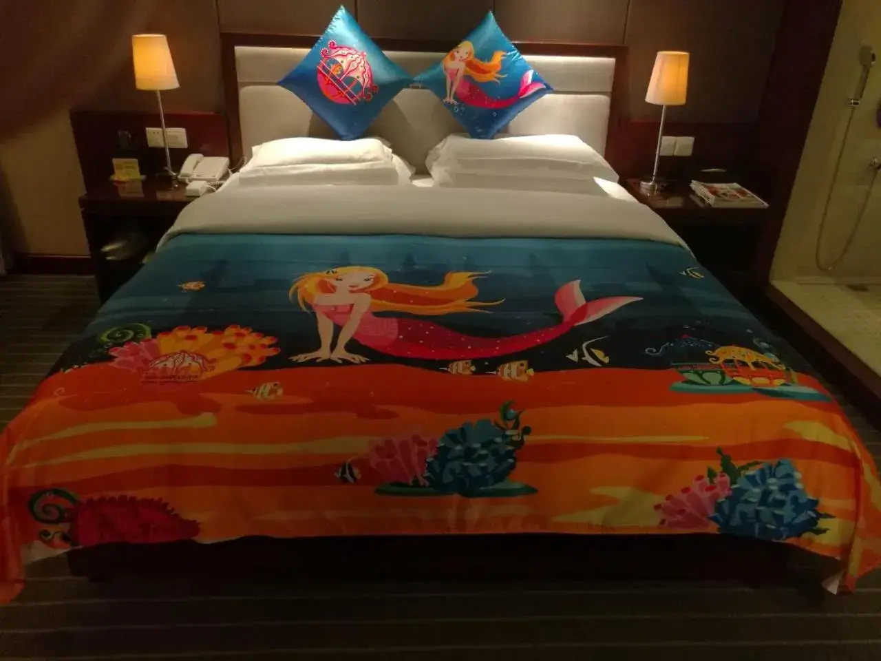 Bed in Kunming Haitian Hotel