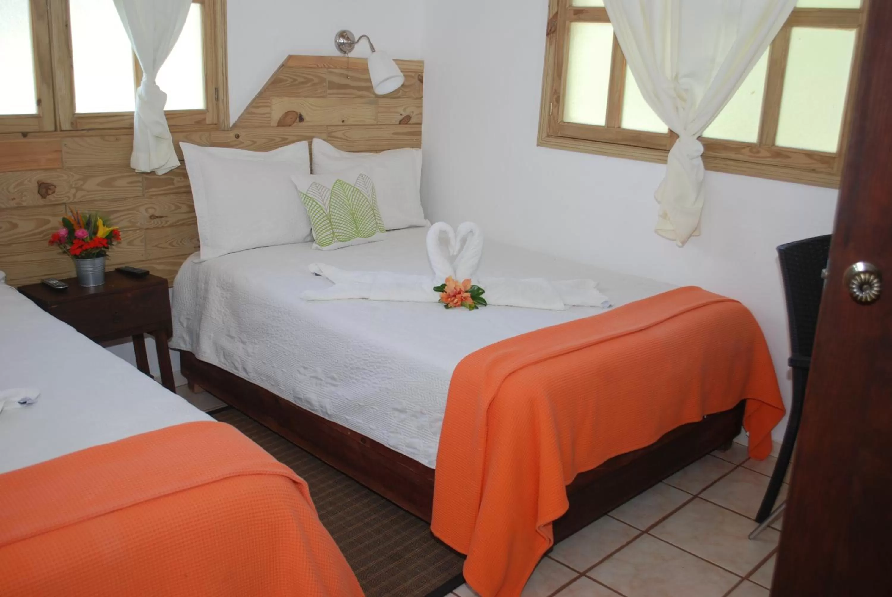 Bed in Hotel Rancho Constanza & Cabañas de la Montaña