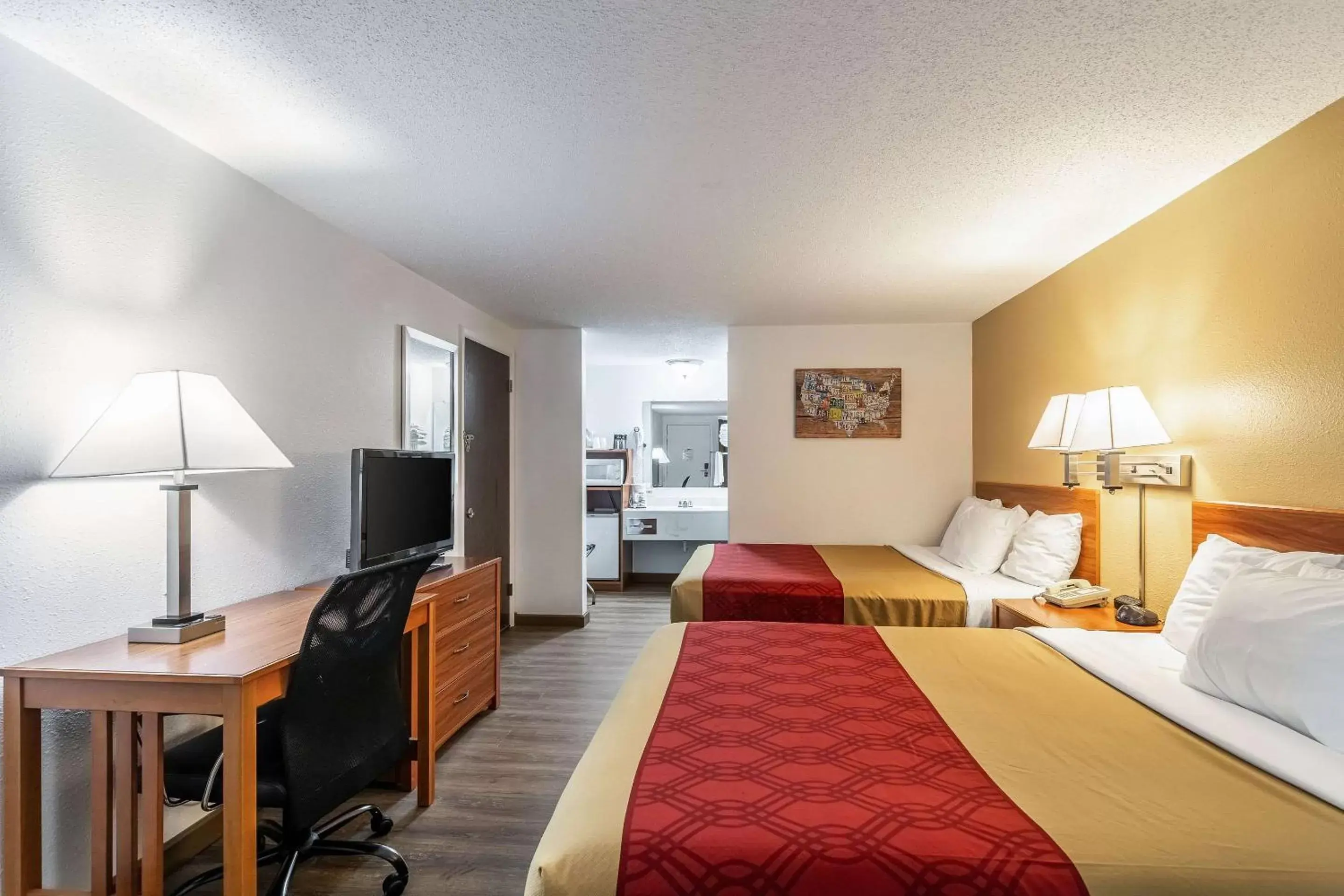 Photo of the whole room in Econo Lodge Miles City