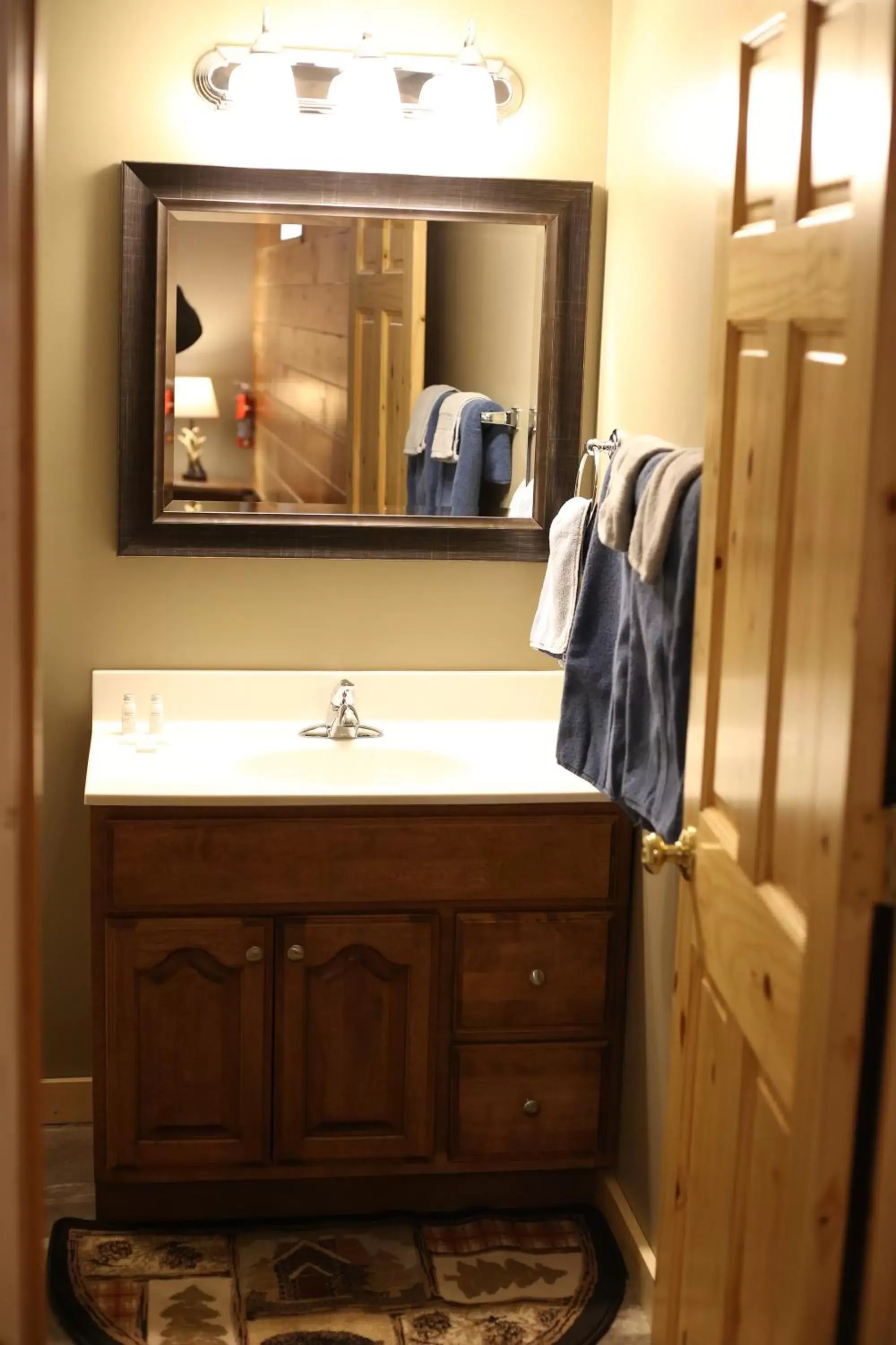 Bathroom in Blessing Lodge by Amish Country Lodging