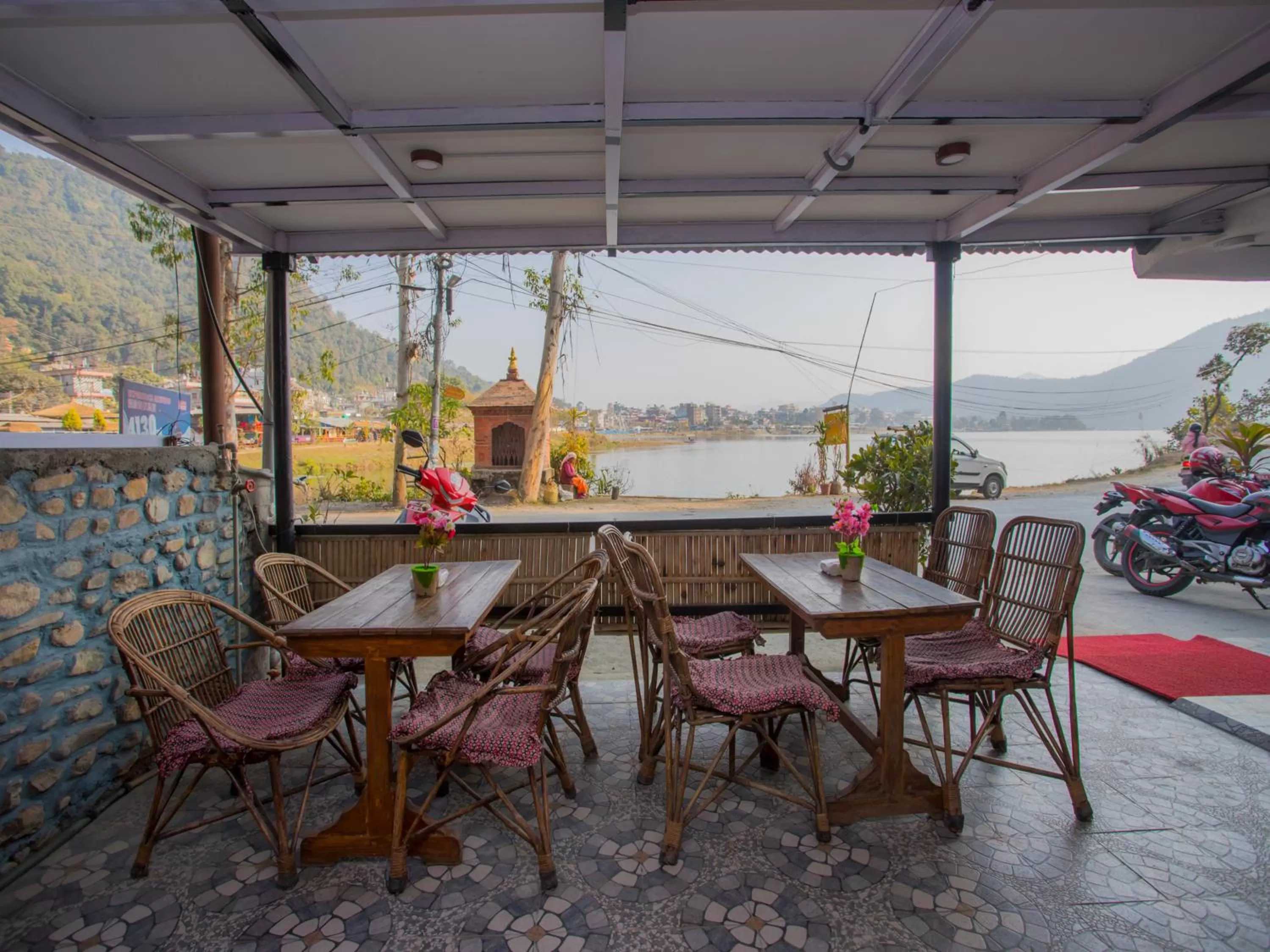 Restaurant/places to eat in Hotel Fewa Corner & Restro