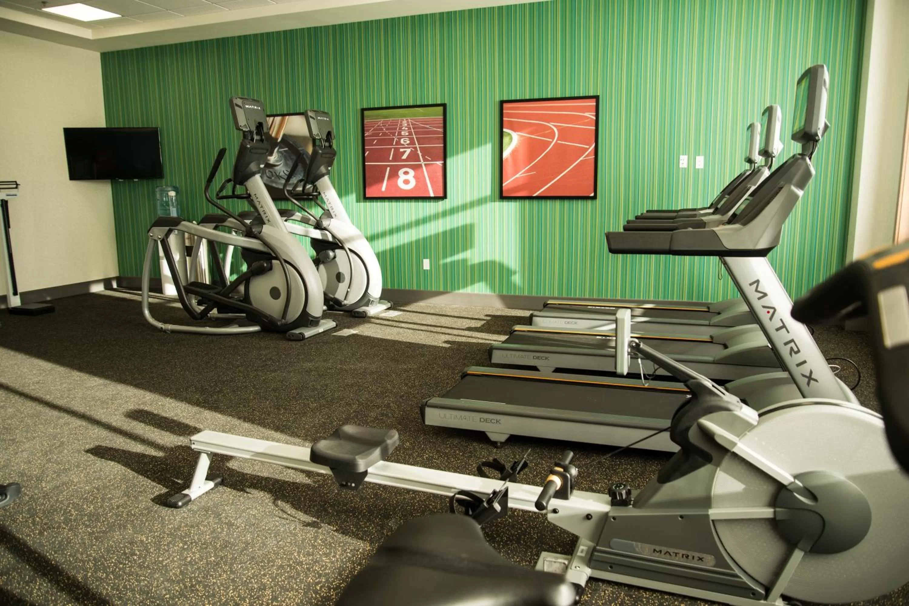 Fitness centre/facilities in Holiday Inn Express & Suites - West Edmonton-Mall Area by IHG