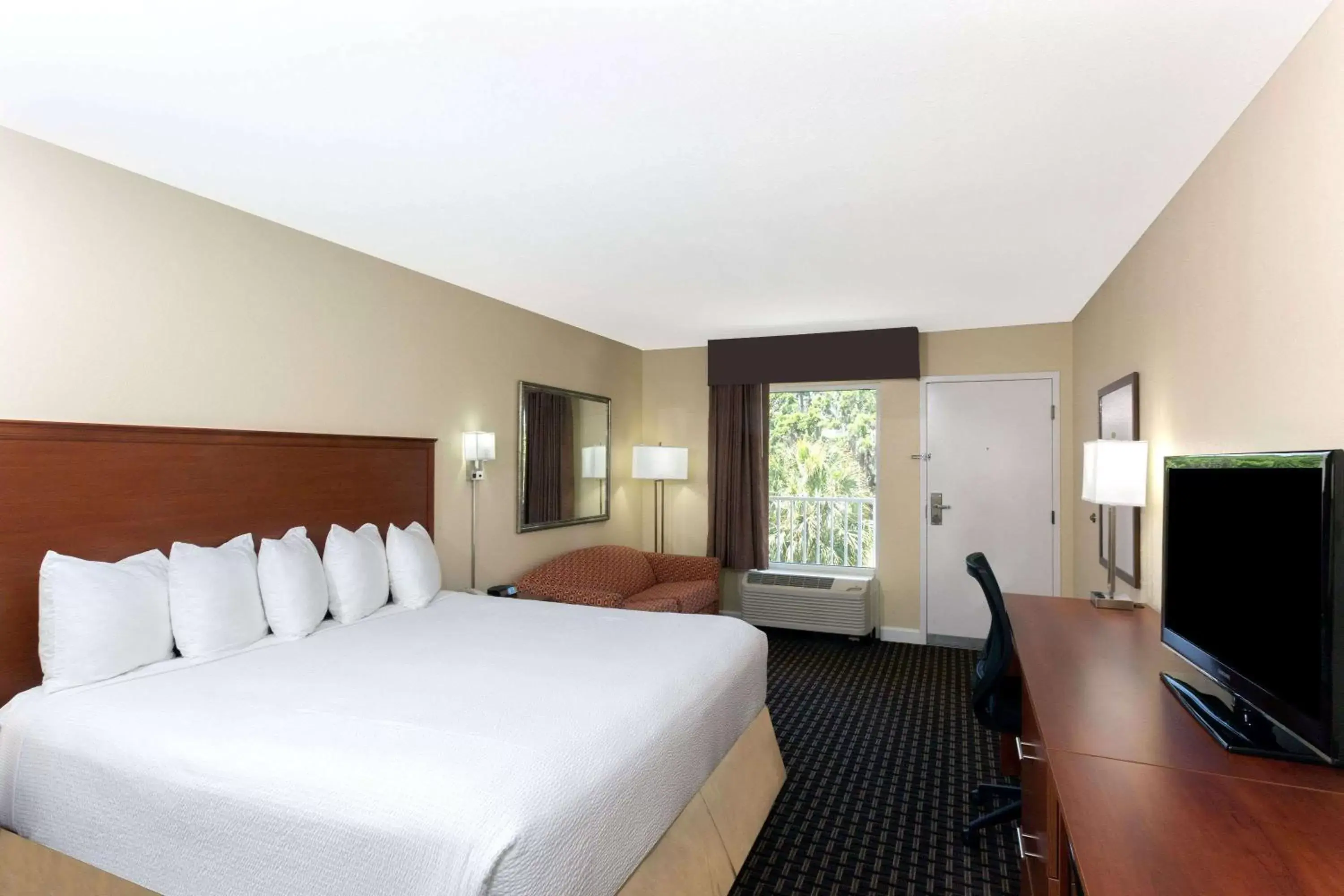 Photo of the whole room, Bed in Days Inn by Wyndham Port Charlotte Town Center