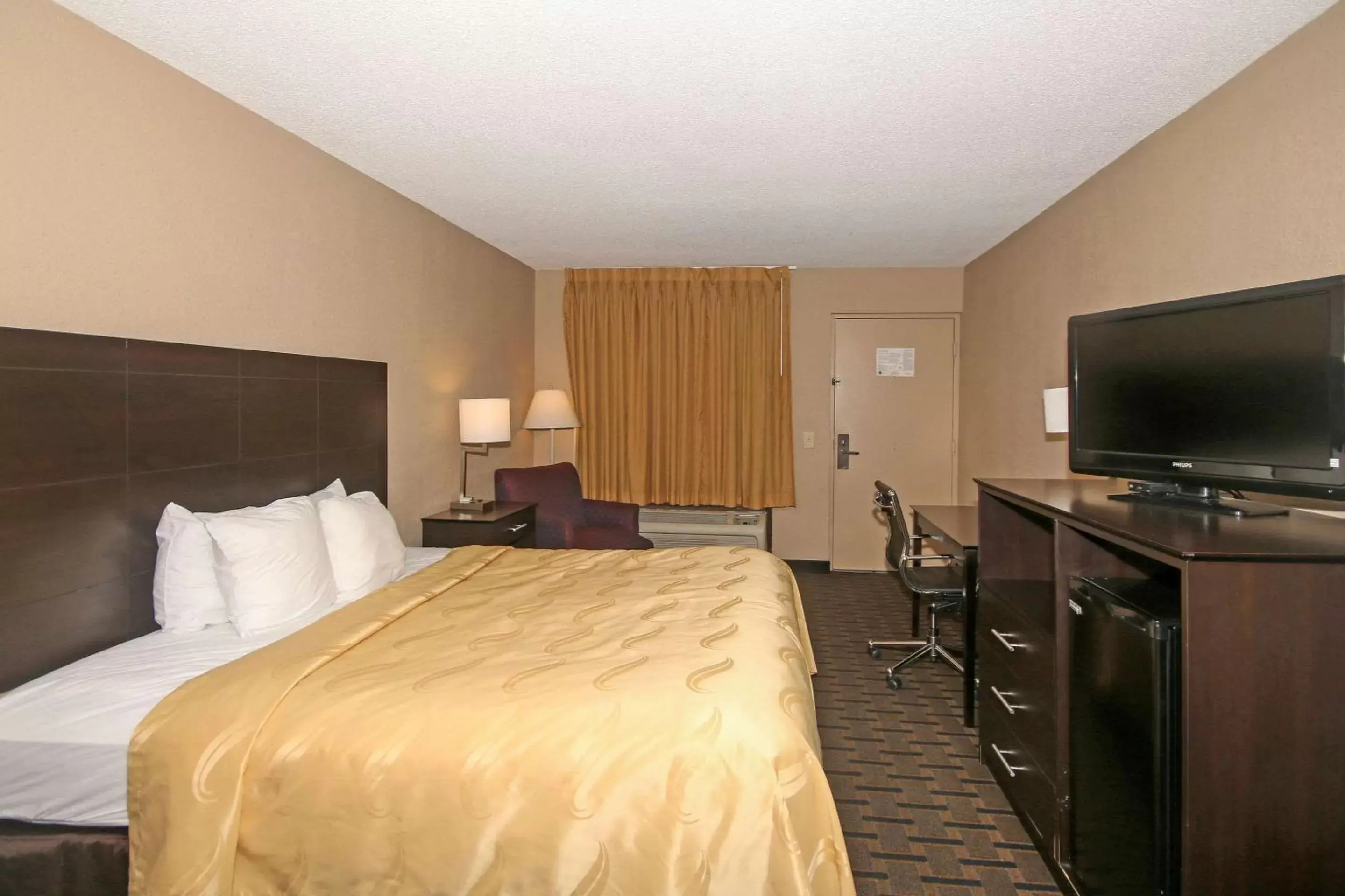 Photo of the whole room, Bed in Quality Inn Clinton - Laurens I-26