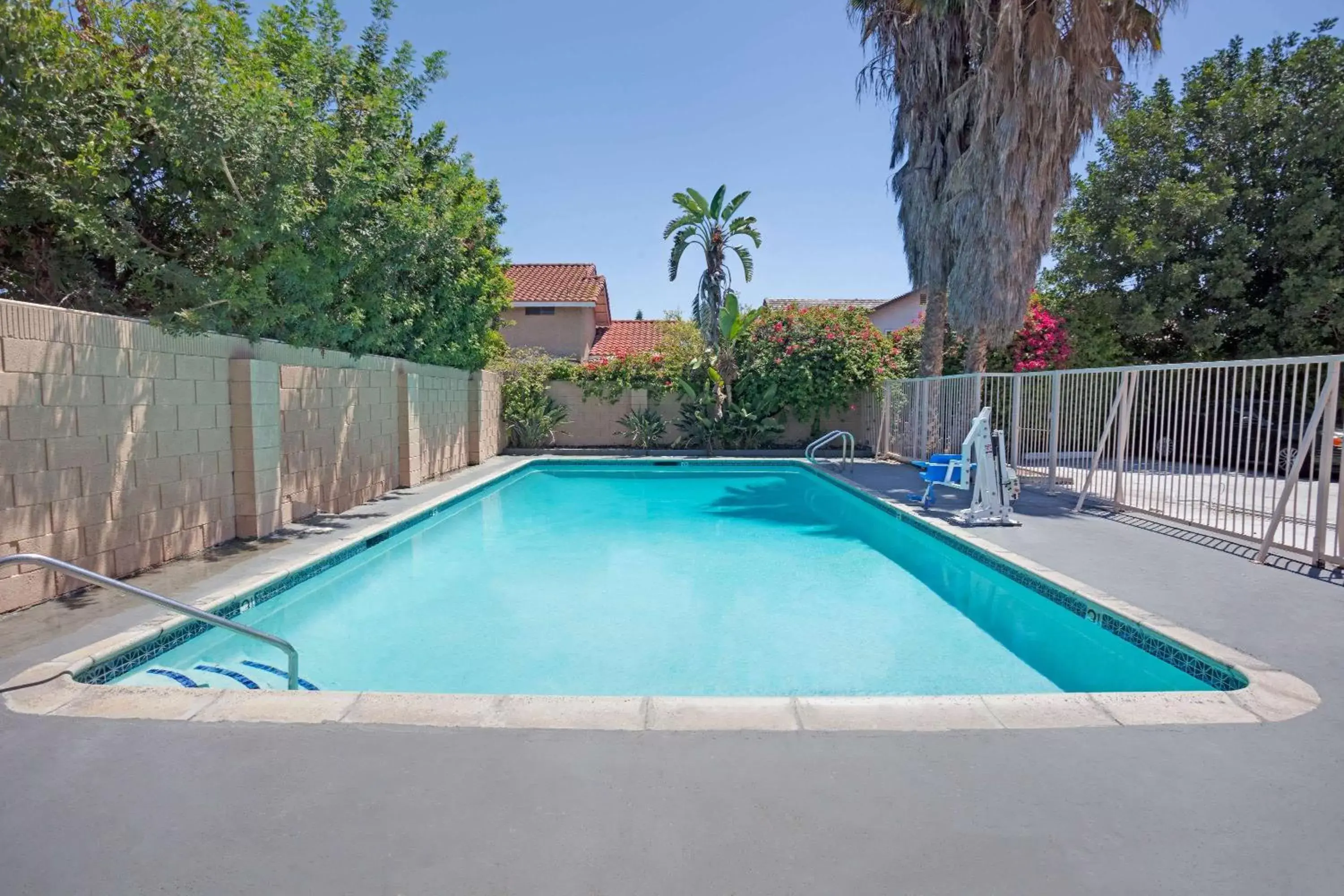 On site, Swimming Pool in Buena Park Inn