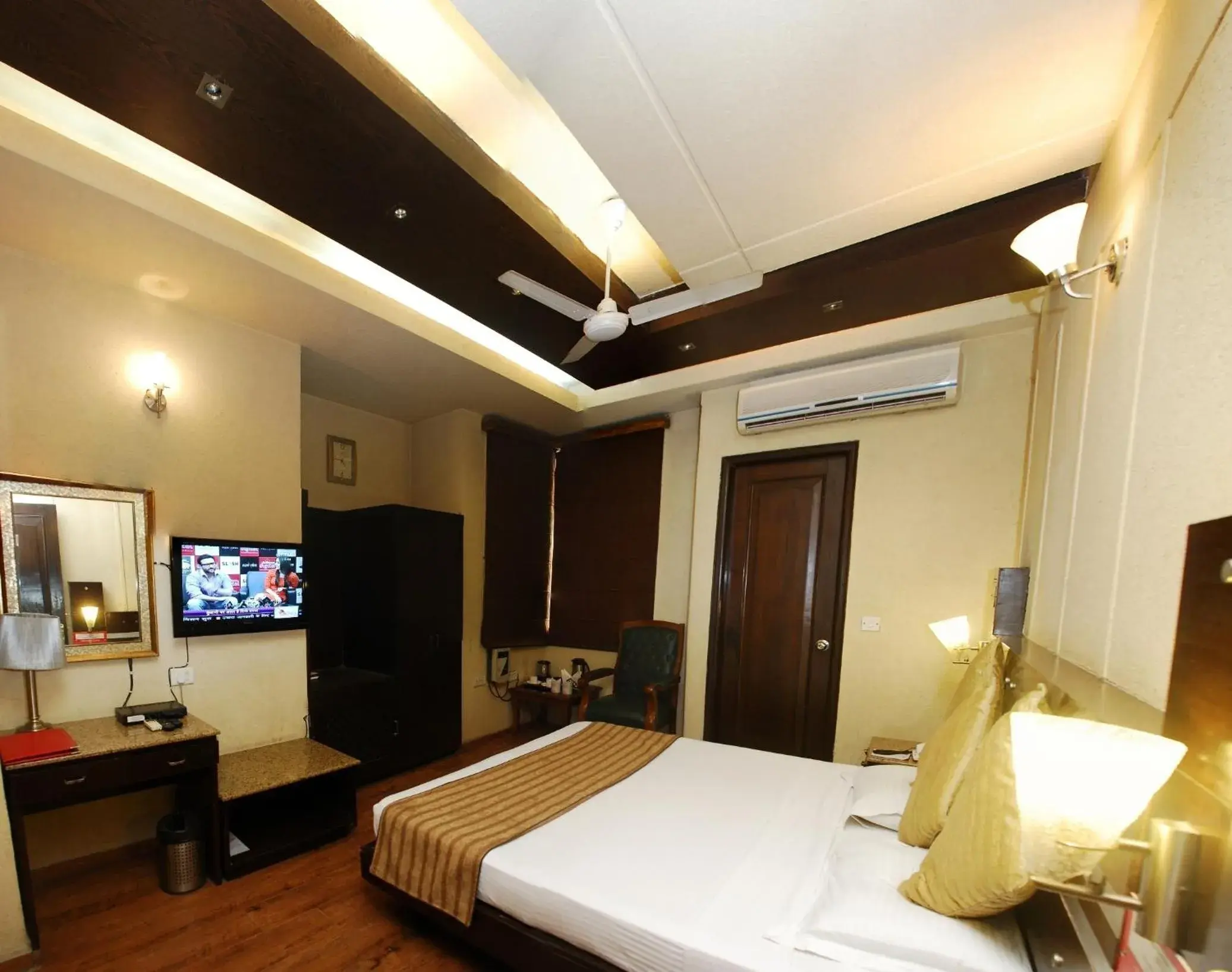 Bedroom, TV/Entertainment Center in Royal Castle Grand