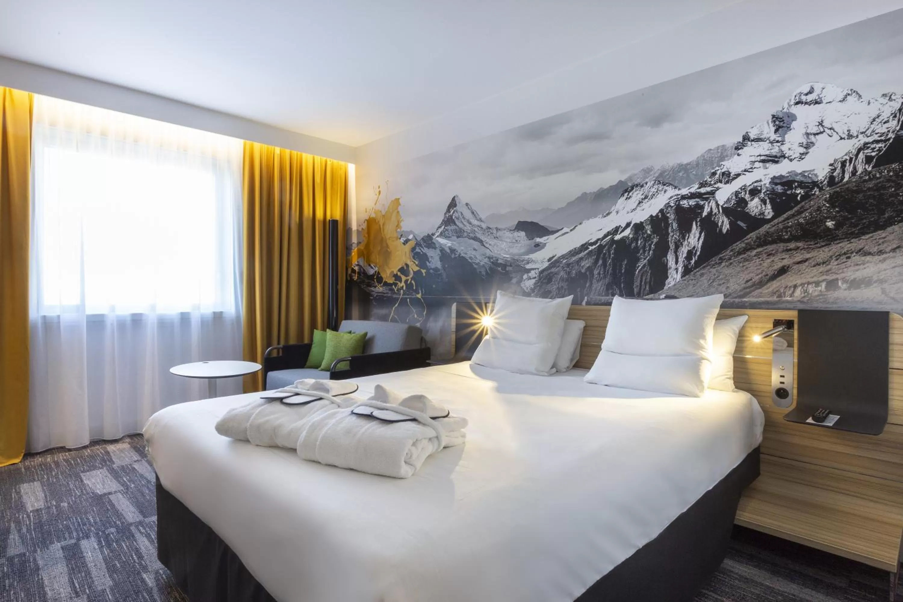 Bedroom, Bed in Novotel Annecy Centre