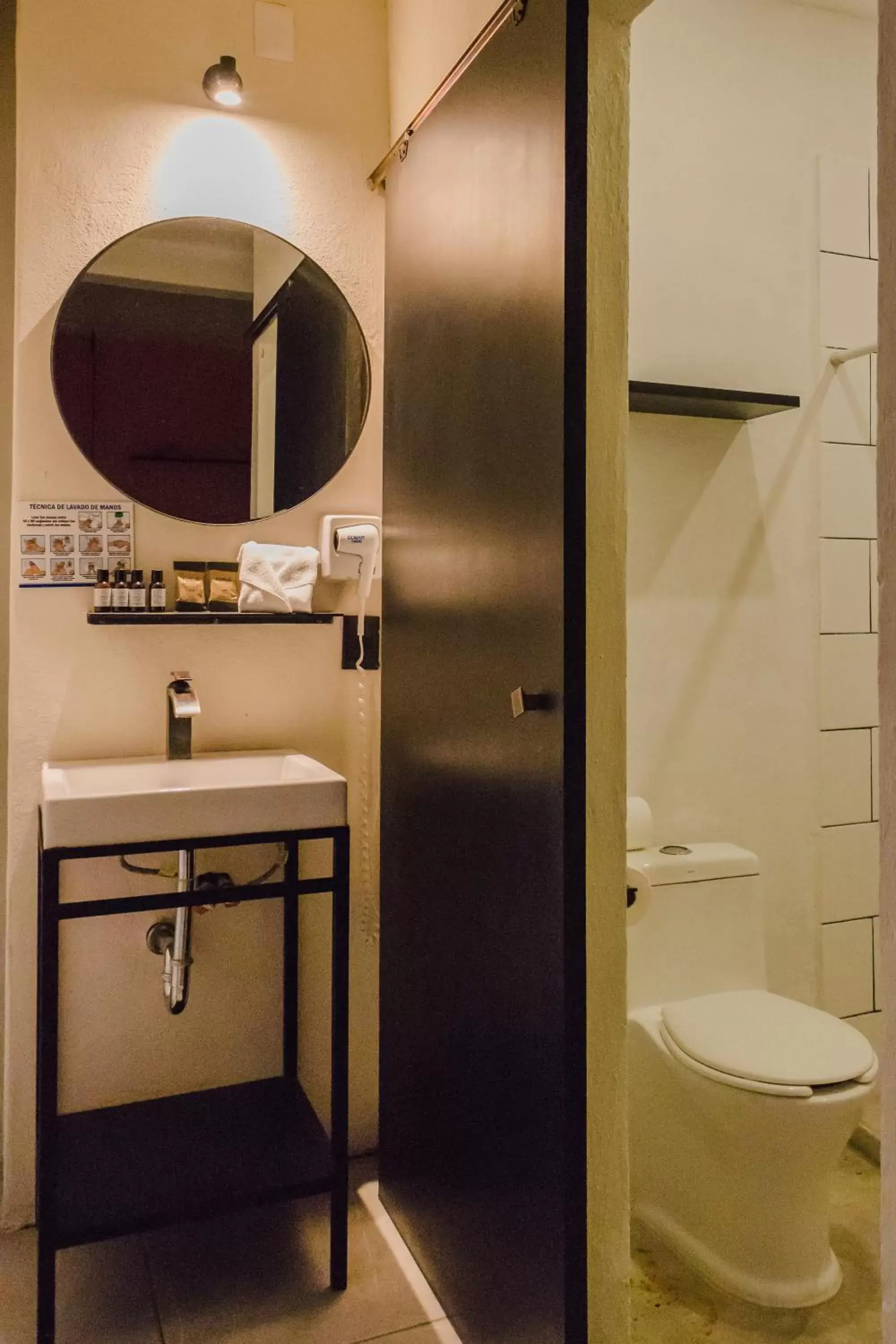 Bathroom in Hotel Maria Isabela