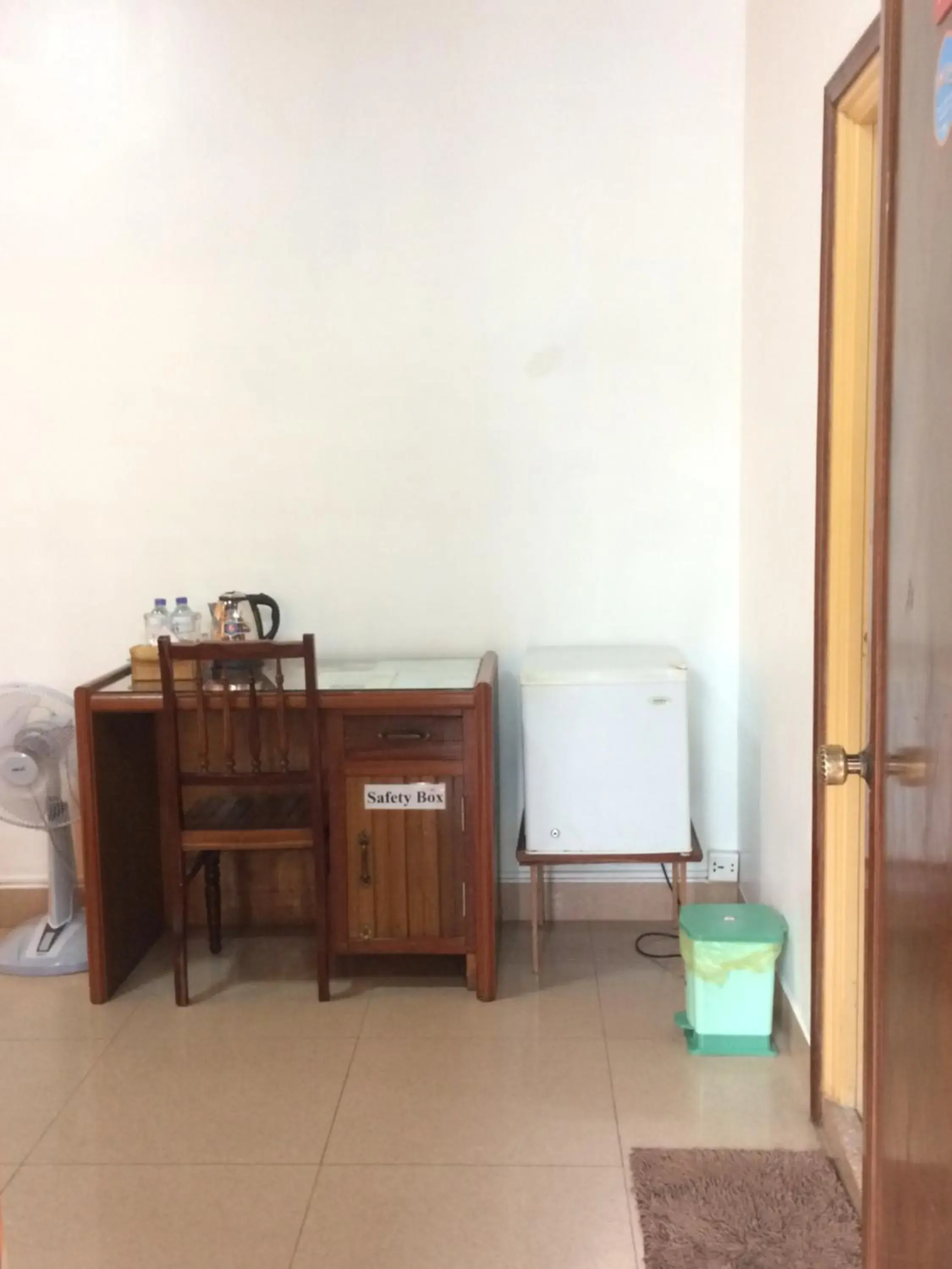 Seating area, TV/Entertainment Center in The Bright Lotus Guesthouse