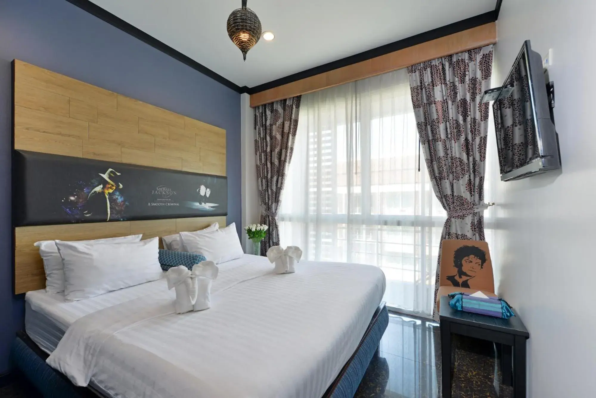 Bed in The River Scene Bed in The River Scene