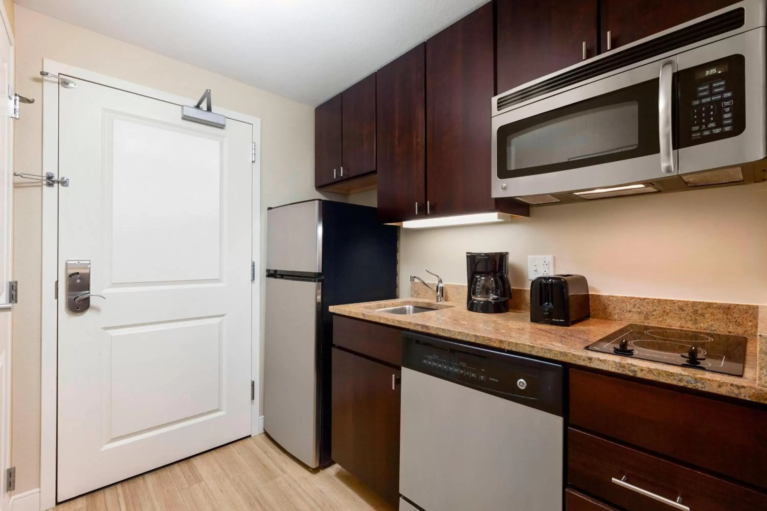 Bedroom, Kitchen/Kitchenette in TownePlace Suites Joliet South