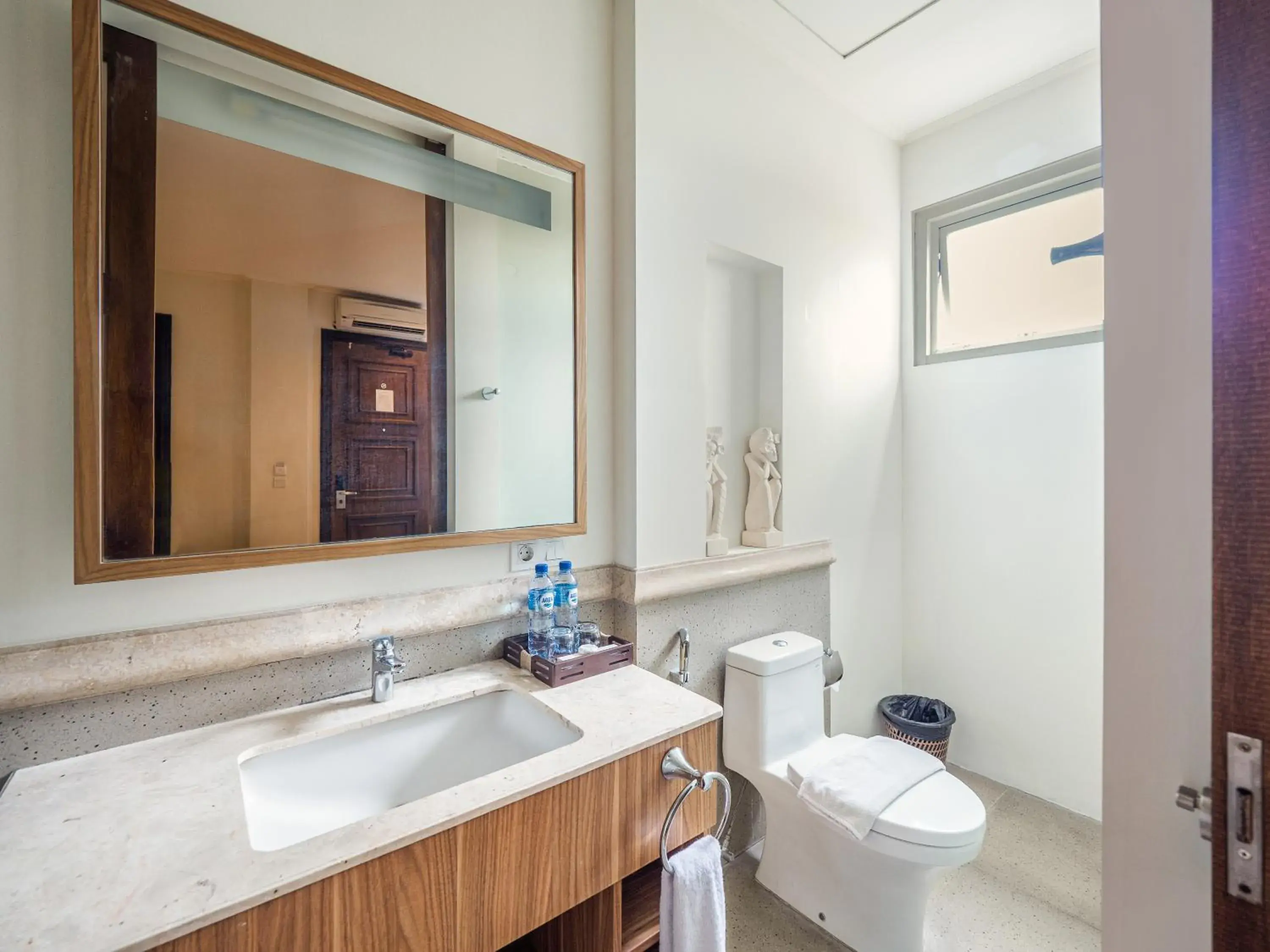 Toilet, Bathroom in Alron Hotel Kuta Powered by Archipelago