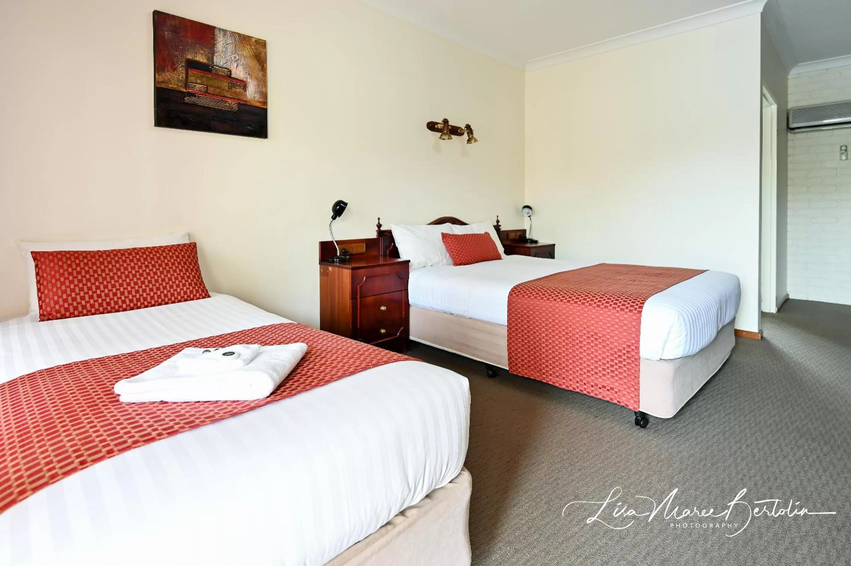 Bed in Narrandera Club Motor Inn
