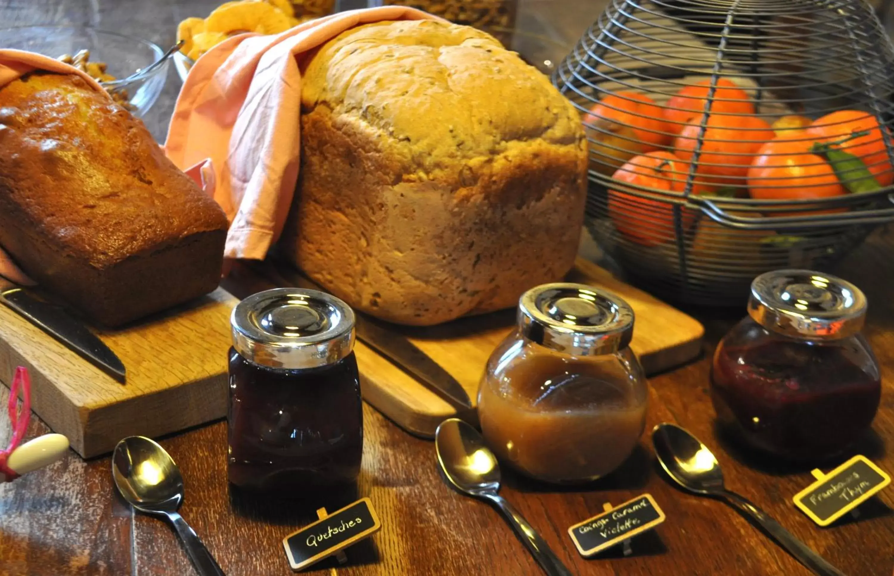 Continental breakfast in Terres de la Grange