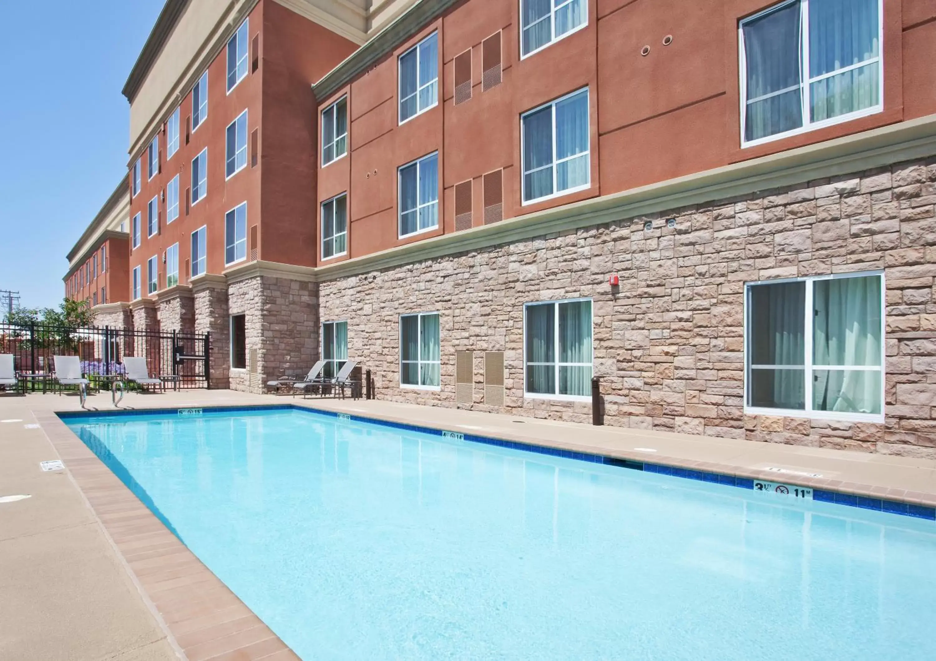 Swimming pool, Property Building in Holiday Inn Oakland Airport, an IHG Hotel