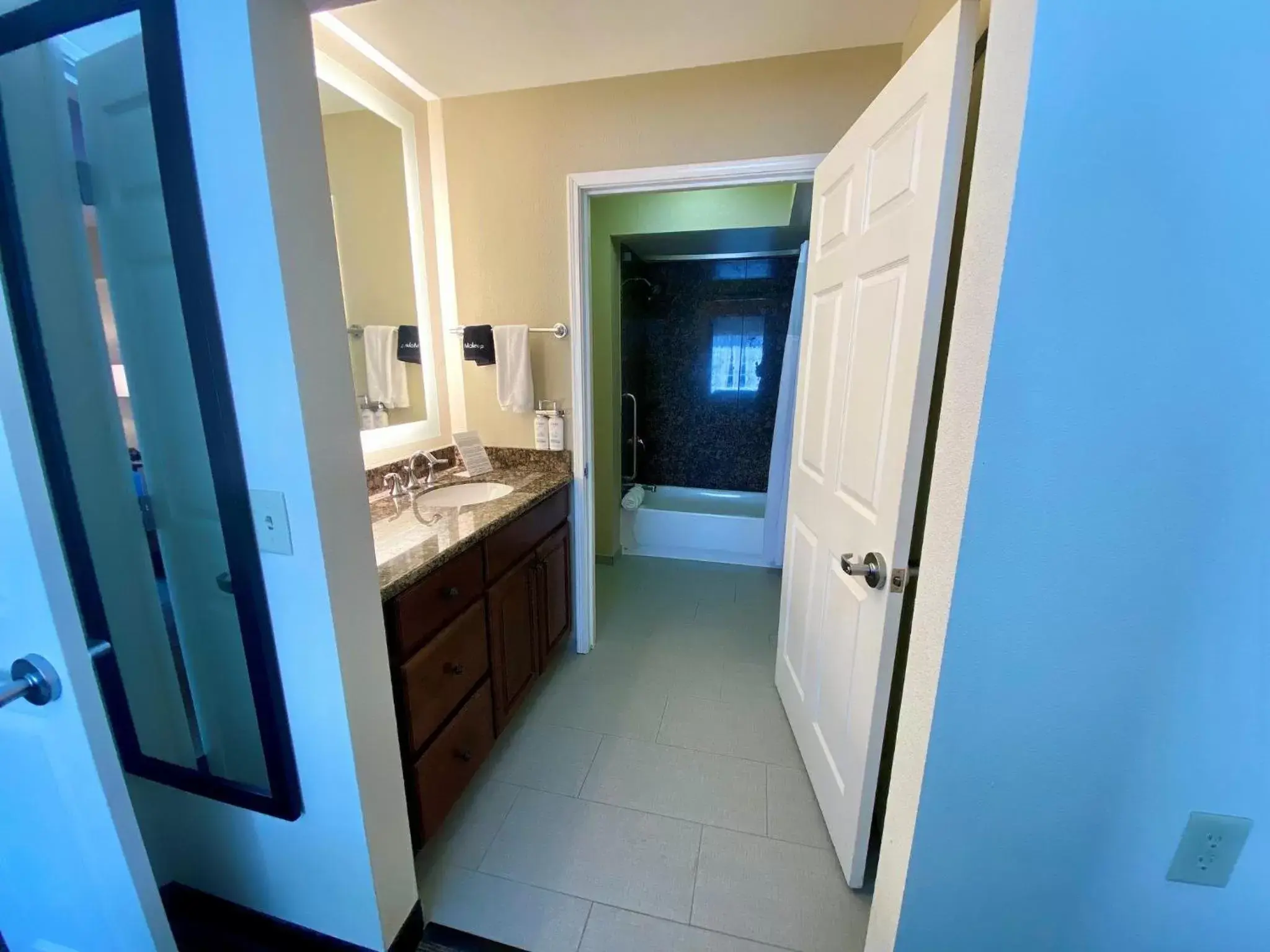 Bathroom, Kitchen/Kitchenette in Staybridge Suites Great Falls, an IHG Hotel